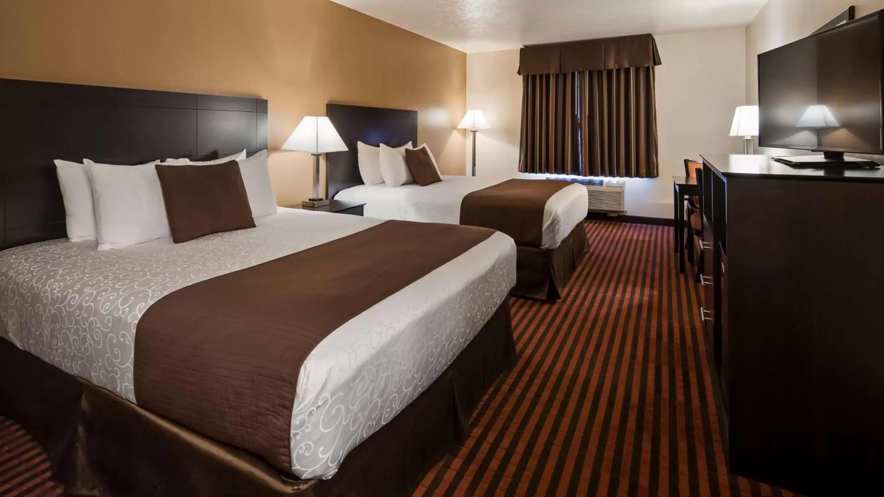 Bedroom, Bed in Best Western Plus Salinas Valley Inn & Suites