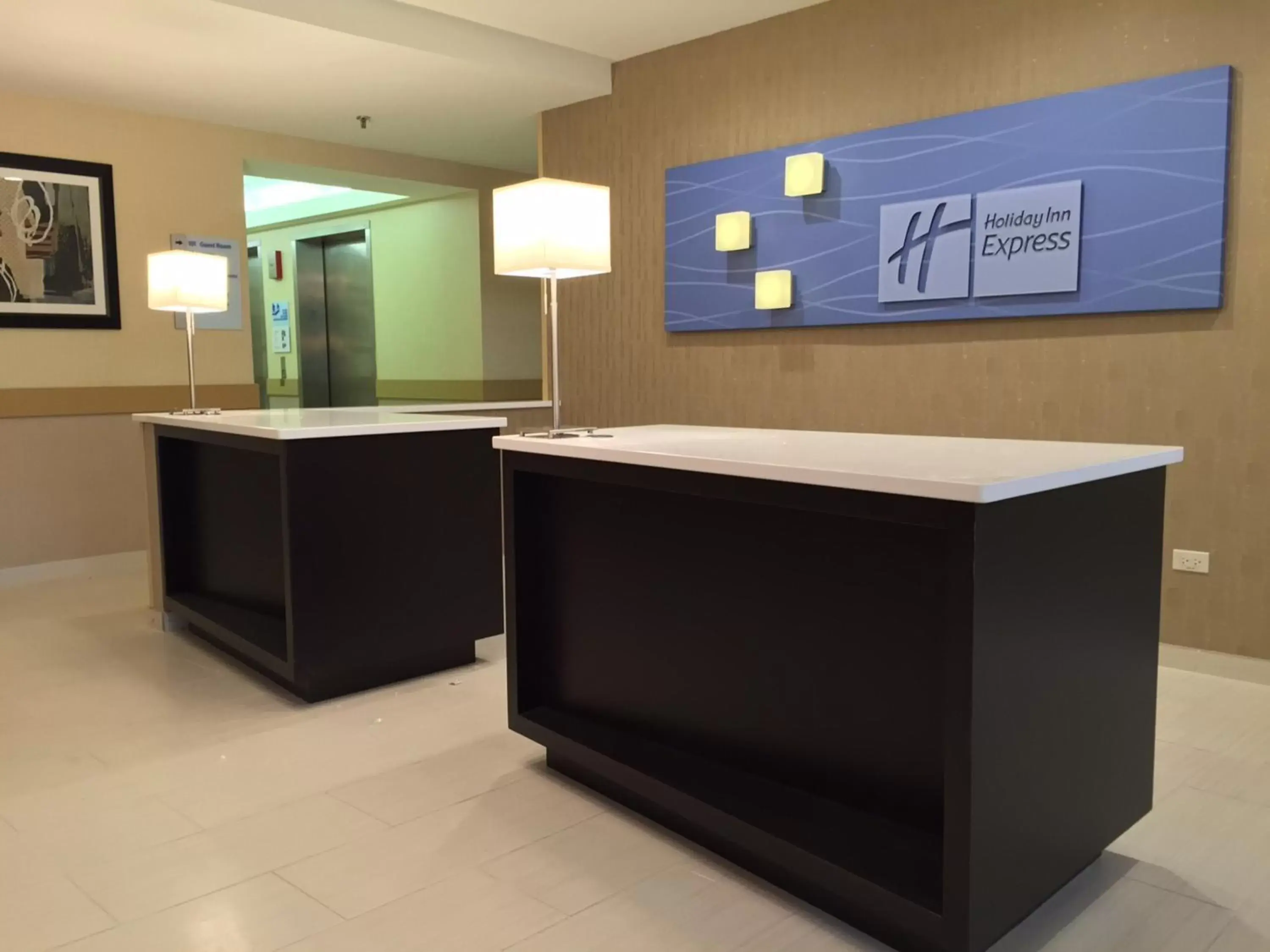 Lobby or reception, Lobby/Reception in Holiday Inn Express Chicago NW - Arlington Heights, an IHG Hotel