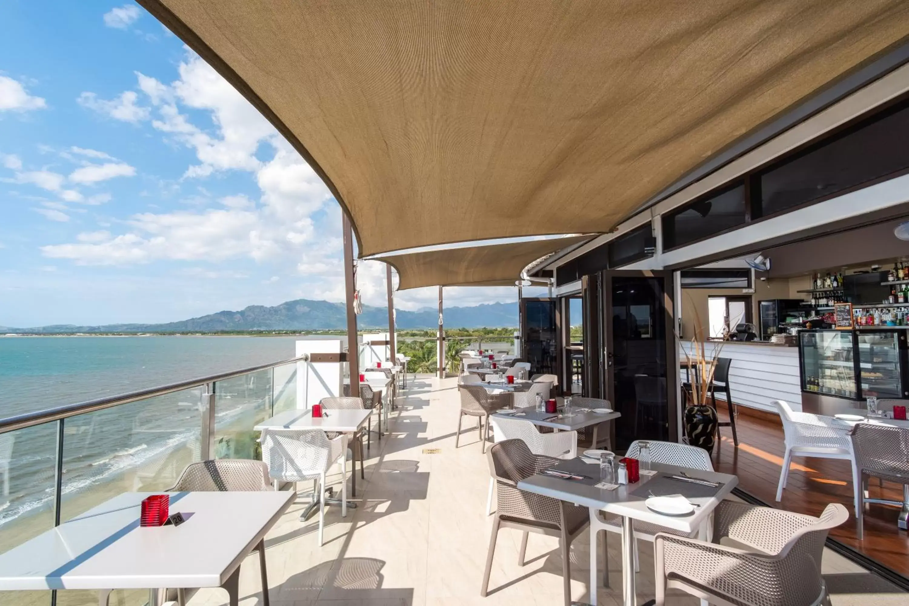 Restaurant/Places to Eat in Ramada Suites by Wyndham Wailoaloa Beach Fiji