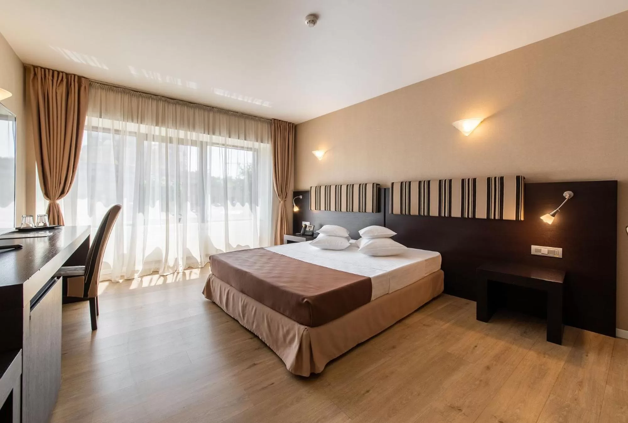 Photo of the whole room, Bed in Hotel Parliament