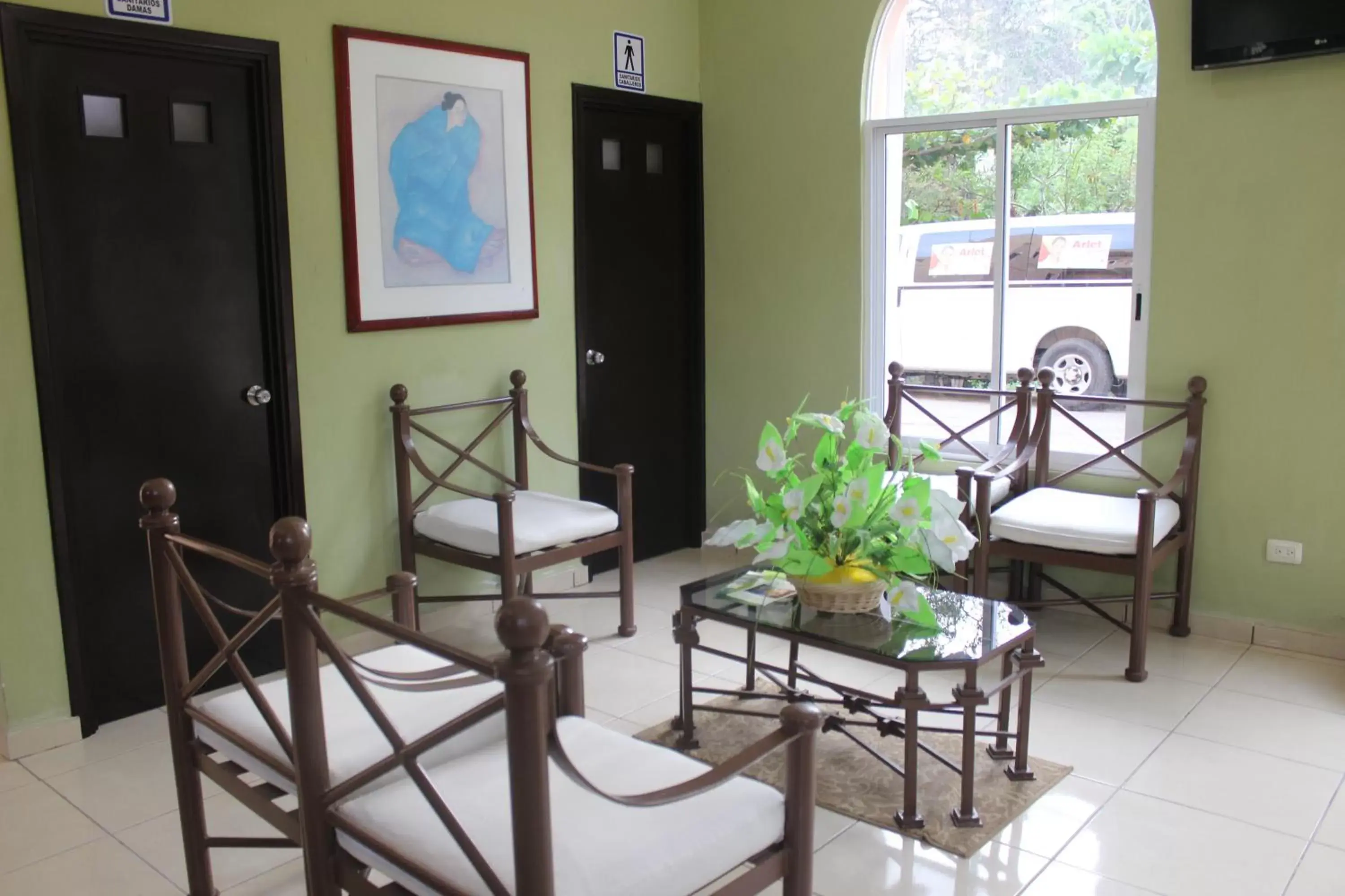 Communal lounge/ TV room in Hotel Turquesa Maya