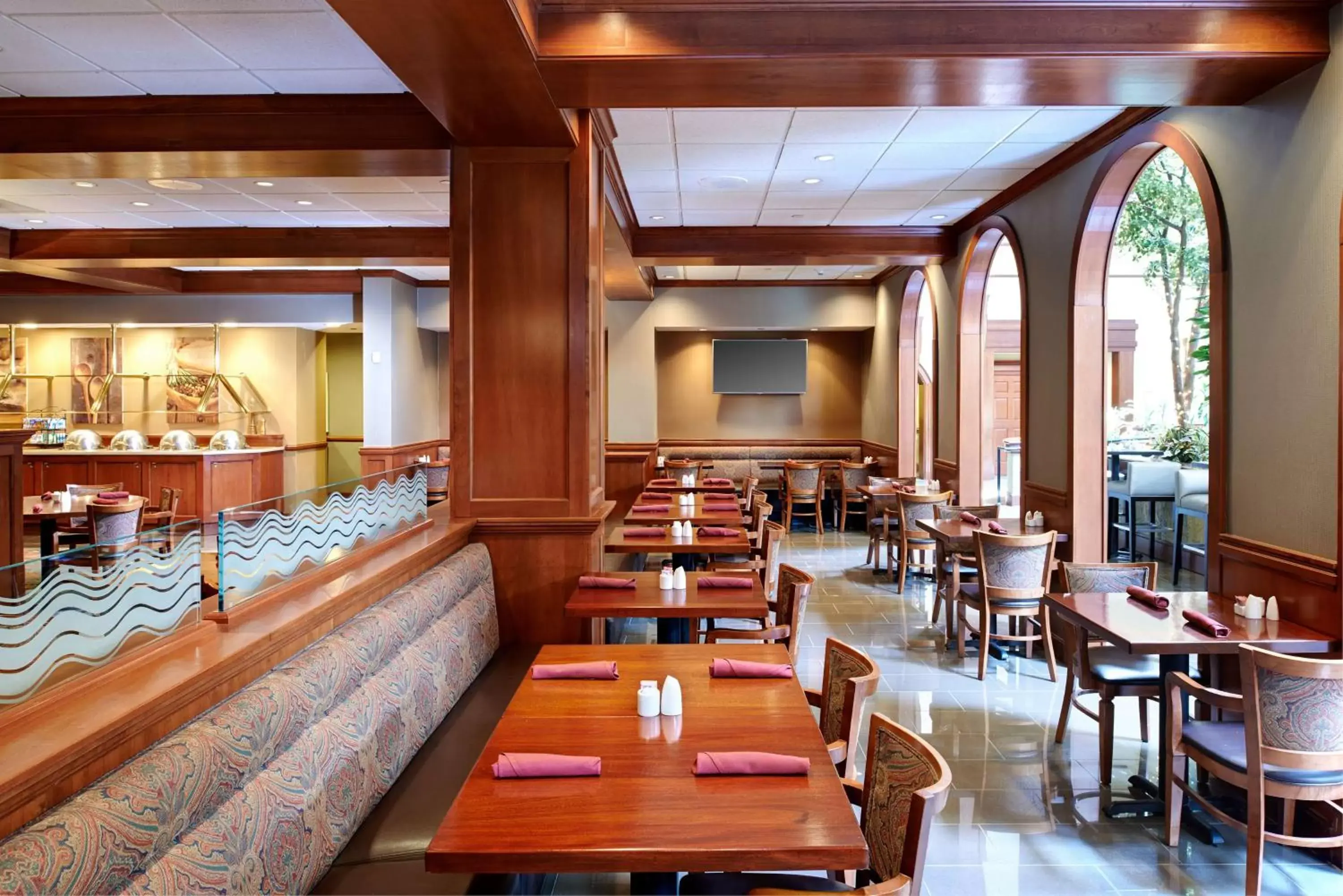 Lounge or bar, Restaurant/Places to Eat in DoubleTree by Hilton Dearborn