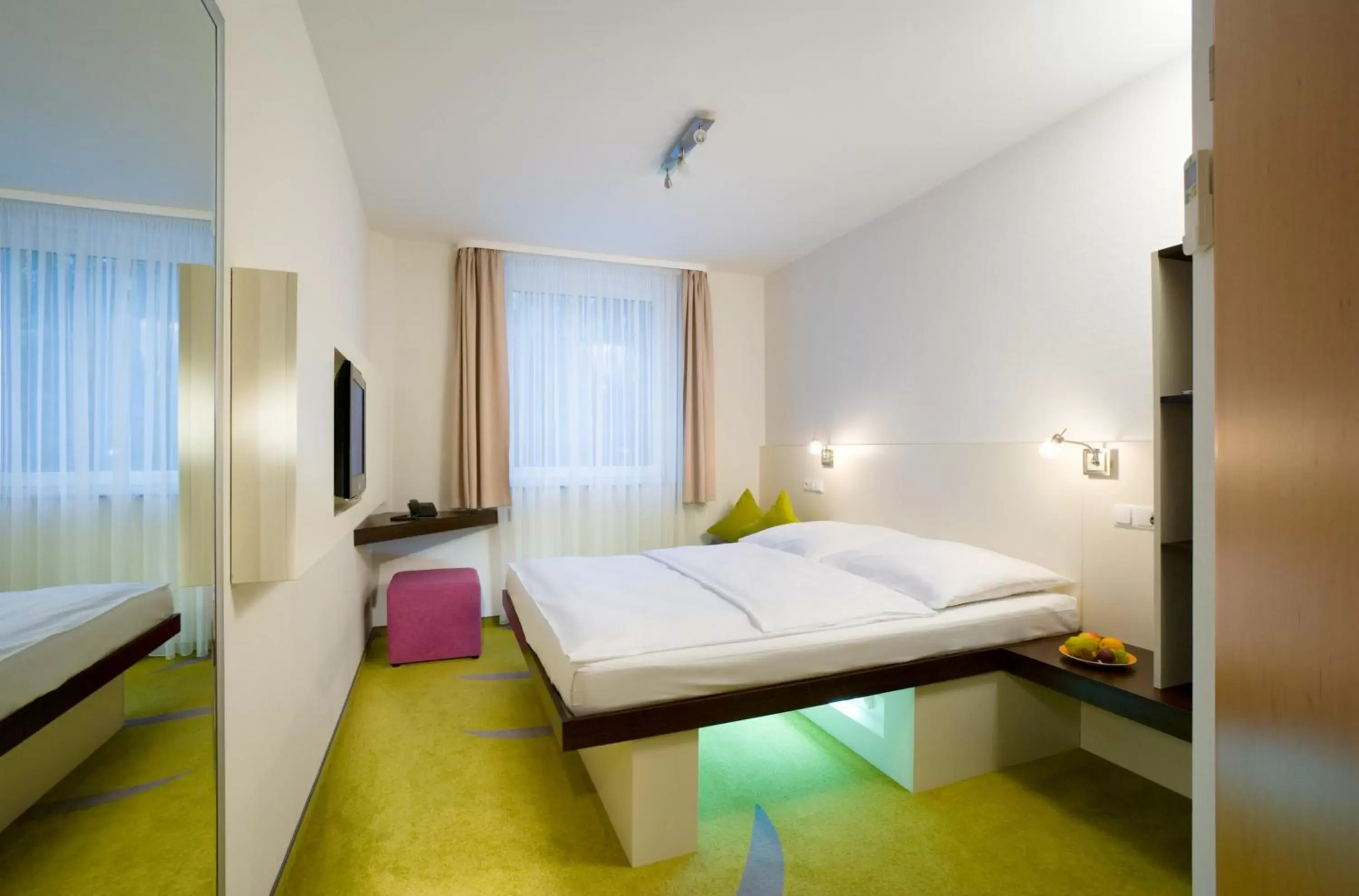 Photo of the whole room, Bed in ibis Styles Dortmund West