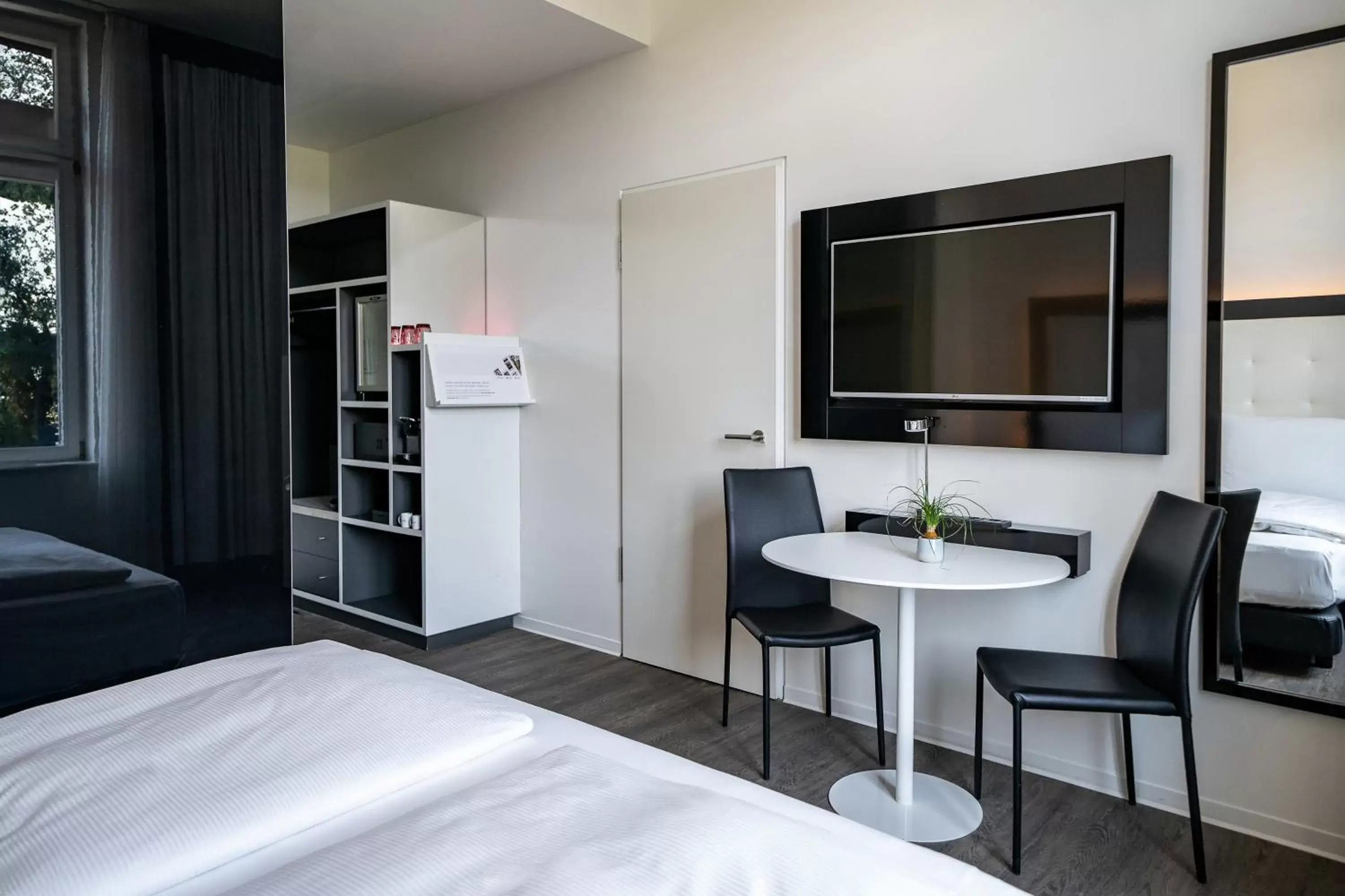 TV and multimedia, Bed in INNSiDE by Meliá Leipzig TV and multimedia, Bed in INNSiDE by Meliá Leipzig