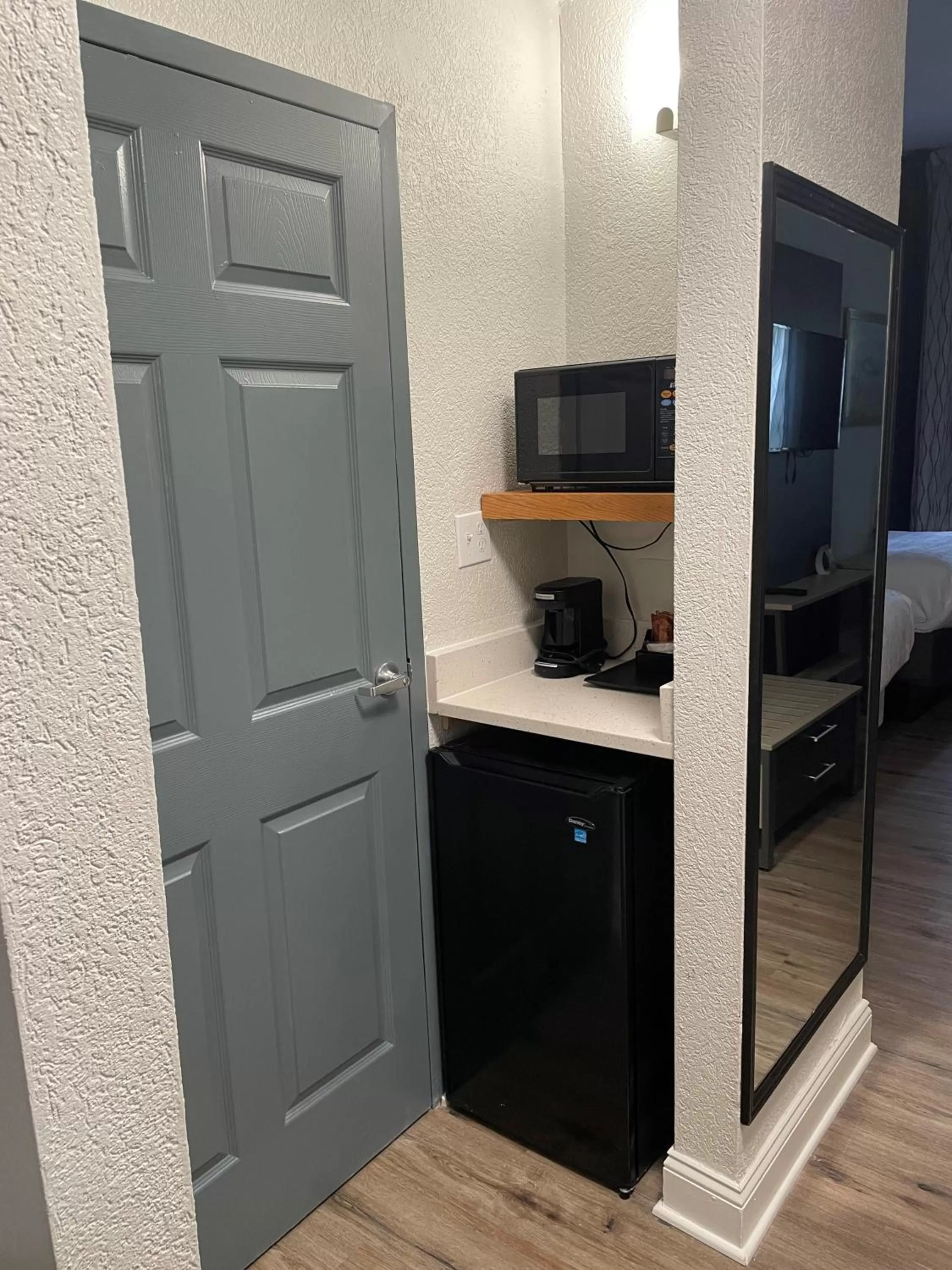 minibar in Wingate by Wyndham Savannah Gateway