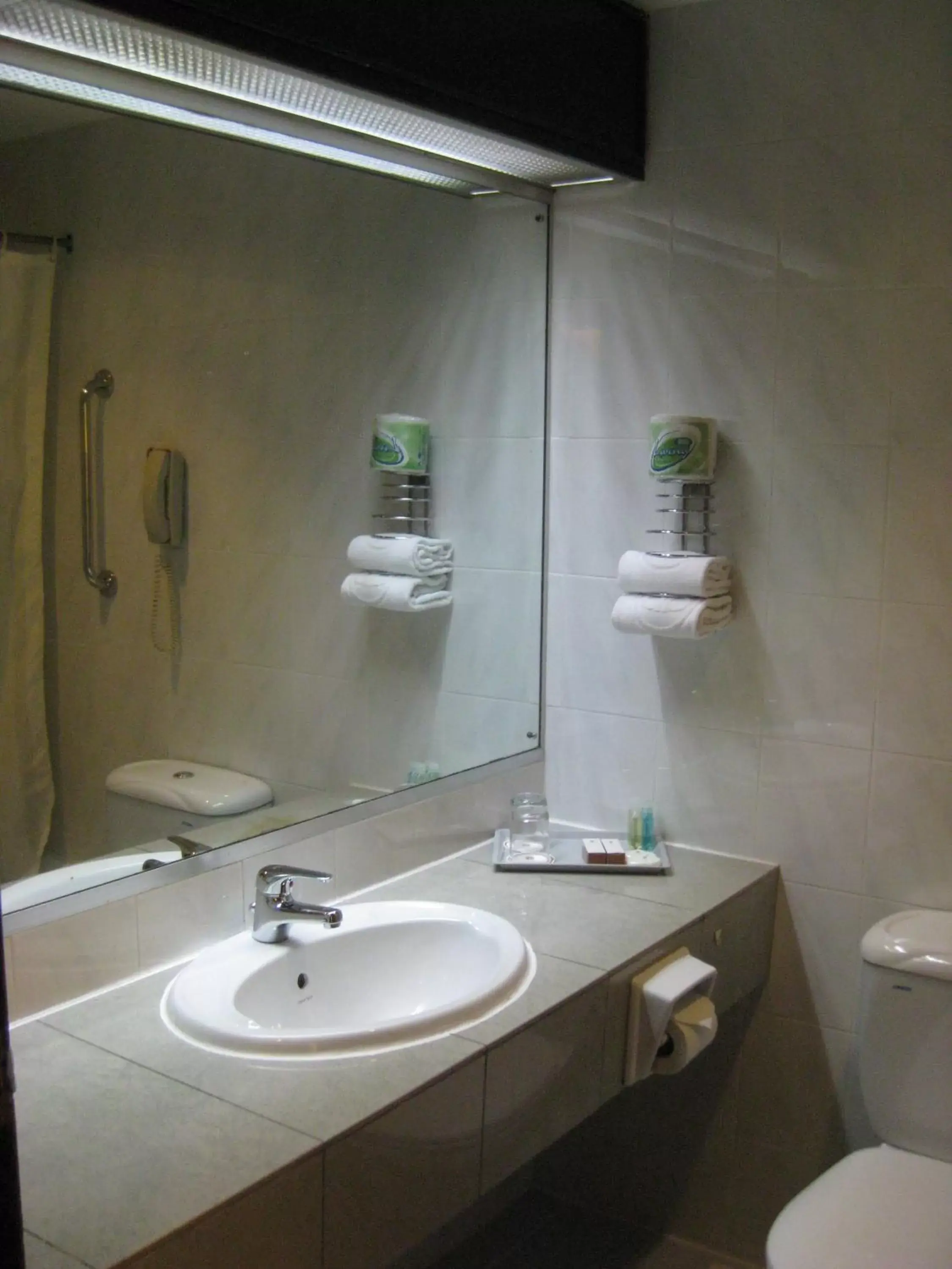Bathroom in Hotel Grand Pacific