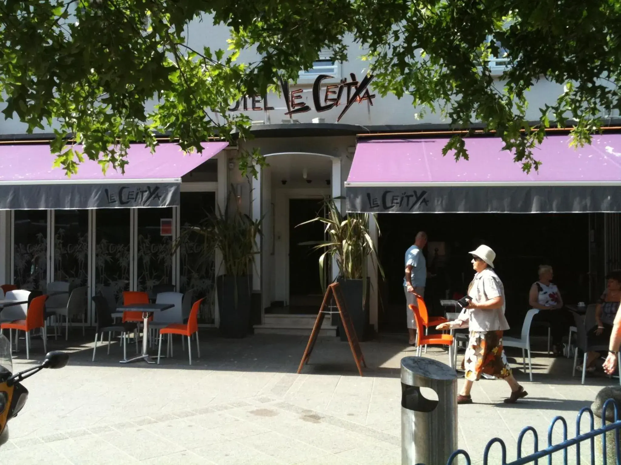 Patio in Le Ceïtya