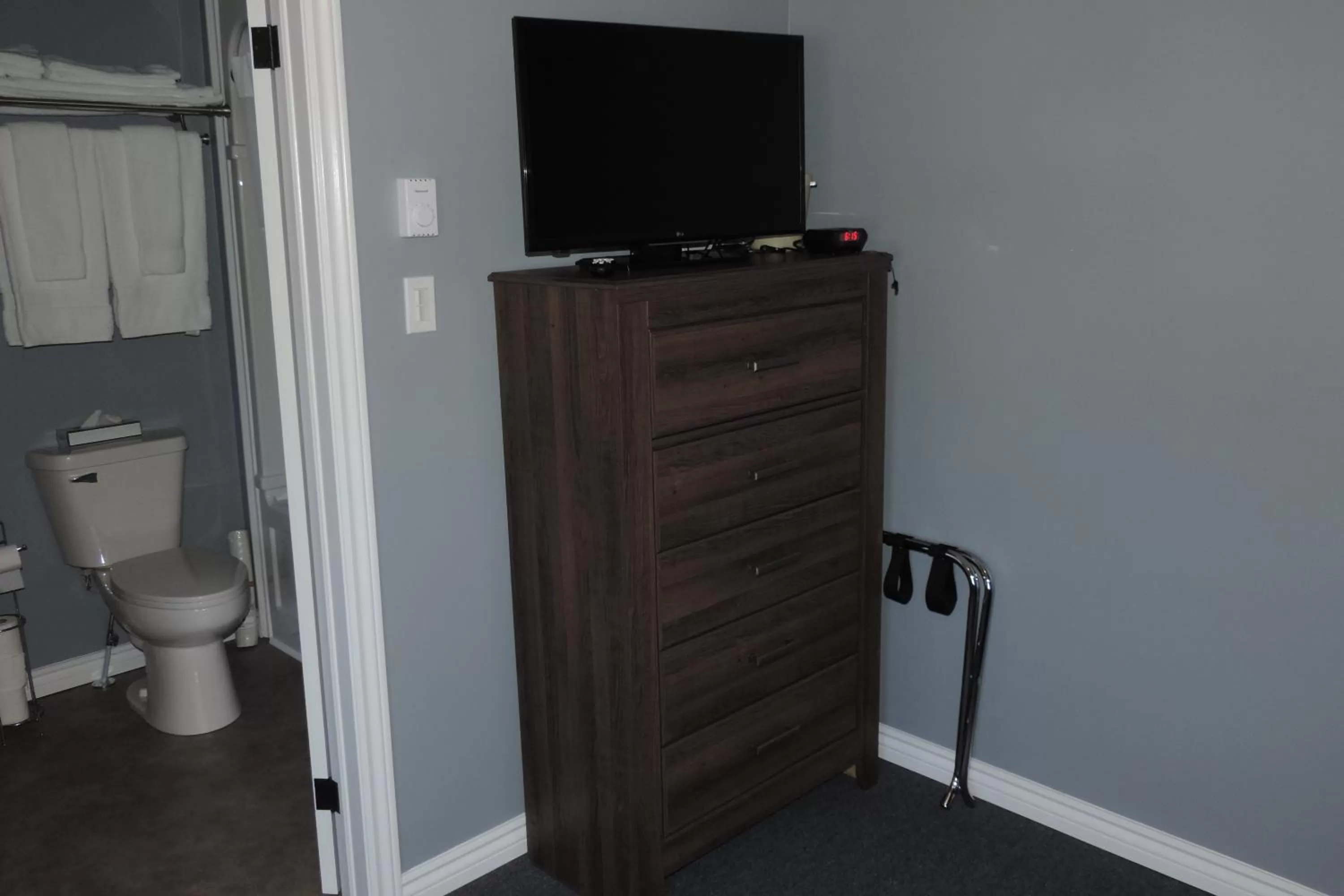 Bathroom in North 99 Motel