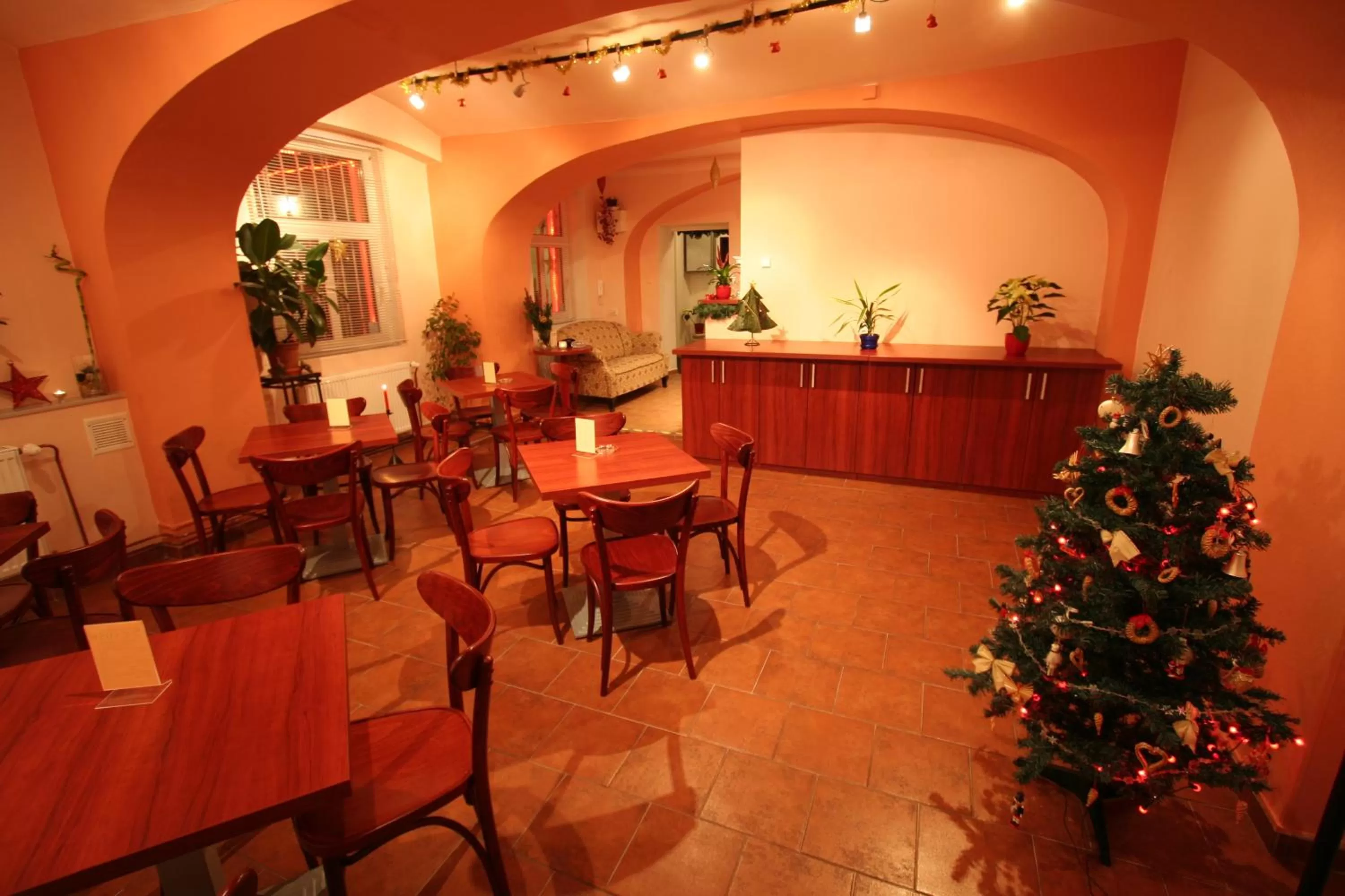 Restaurant/places to eat in Apart Hotel Susa