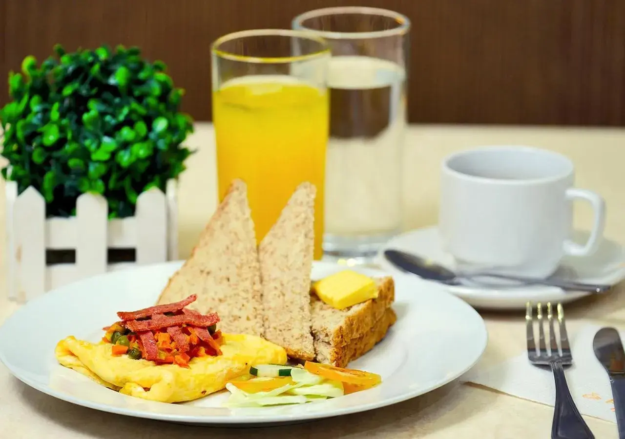 American breakfast in Fersal Hotel Manila