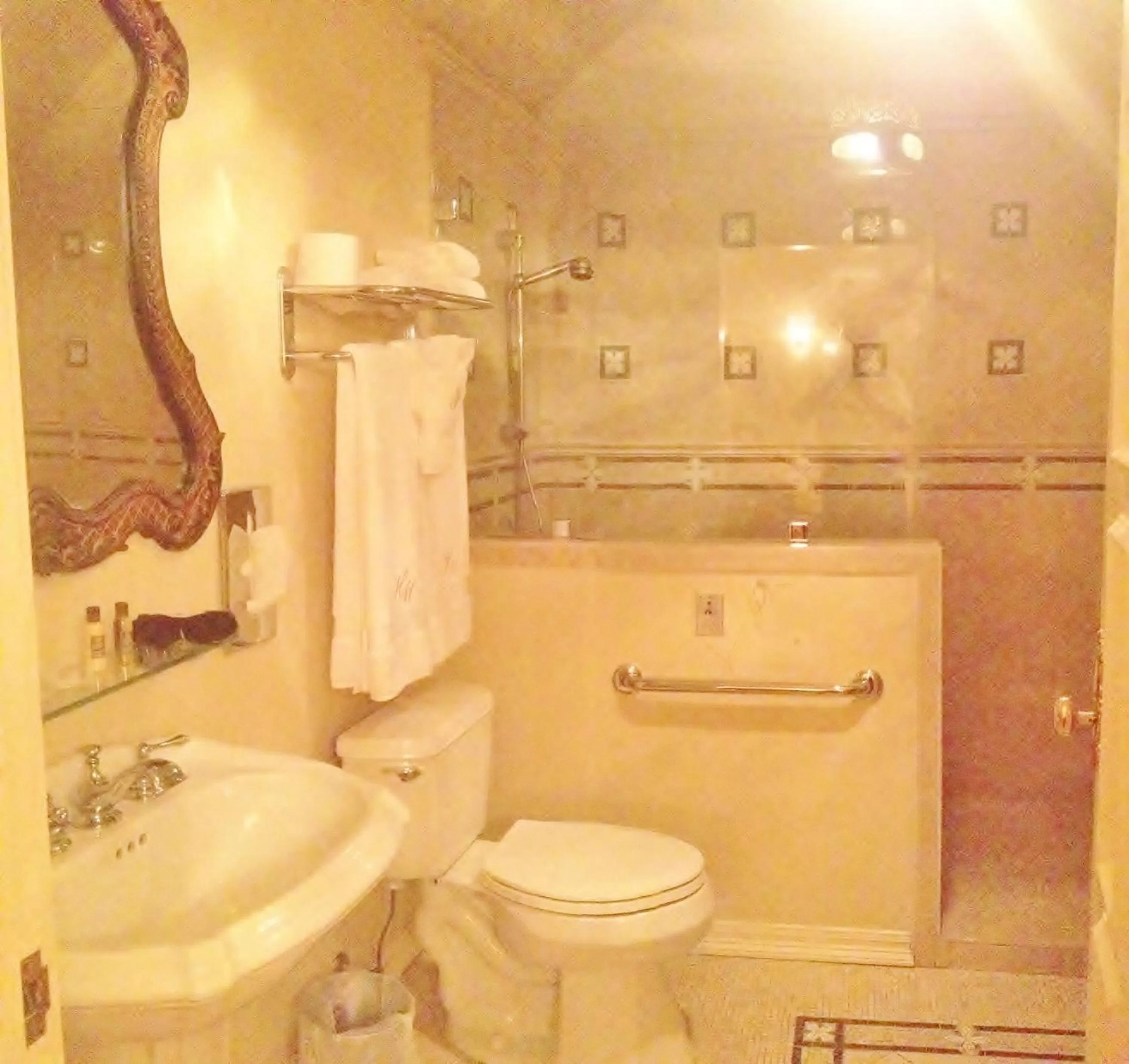 Bedroom, Bathroom in The Hotel Magnolia