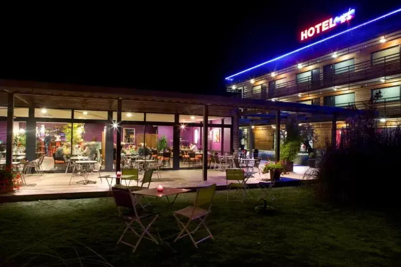 Night, Property Building in The Originals City, Hôtel Anaïade, Saint-Nazaire (Inter-Hotel)