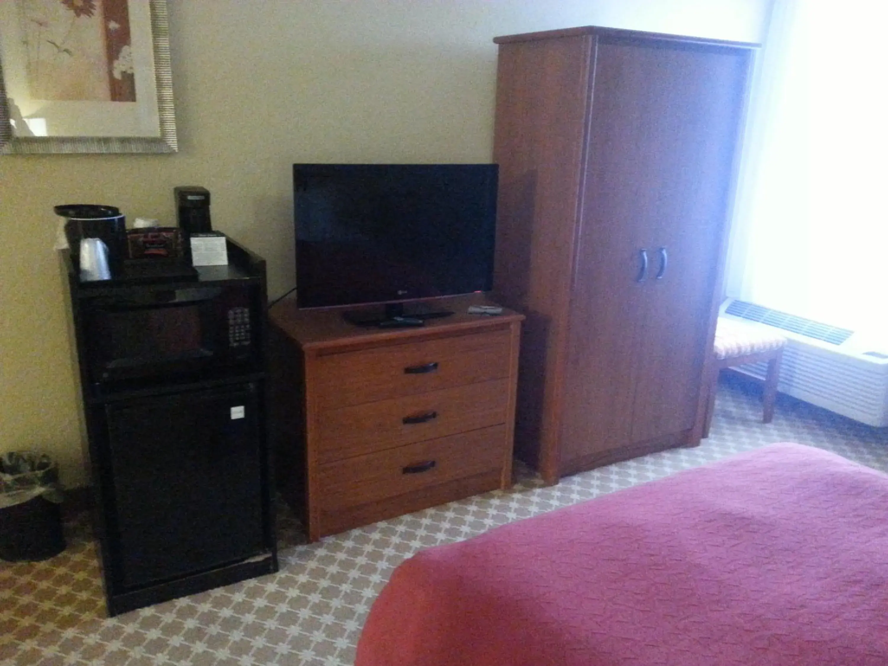 TV and multimedia, TV/Entertainment Center in Quality Inn & Suites