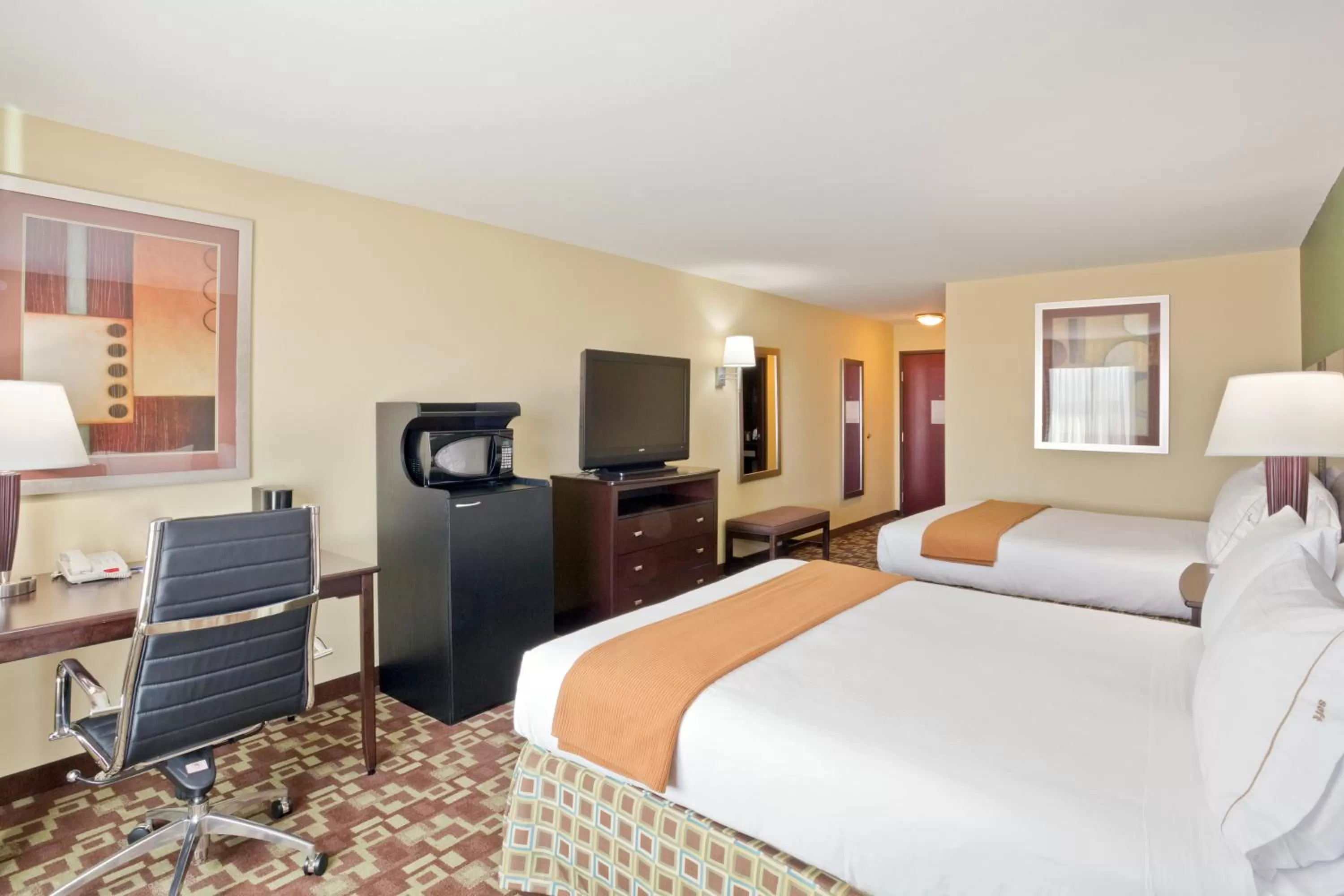 Photo of the whole room, Bed in Holiday Inn Express Hotel & Suites Dumas by IHG