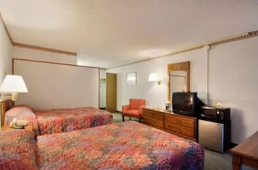 Bed in Travelodge by Wyndham Cleveland Airport