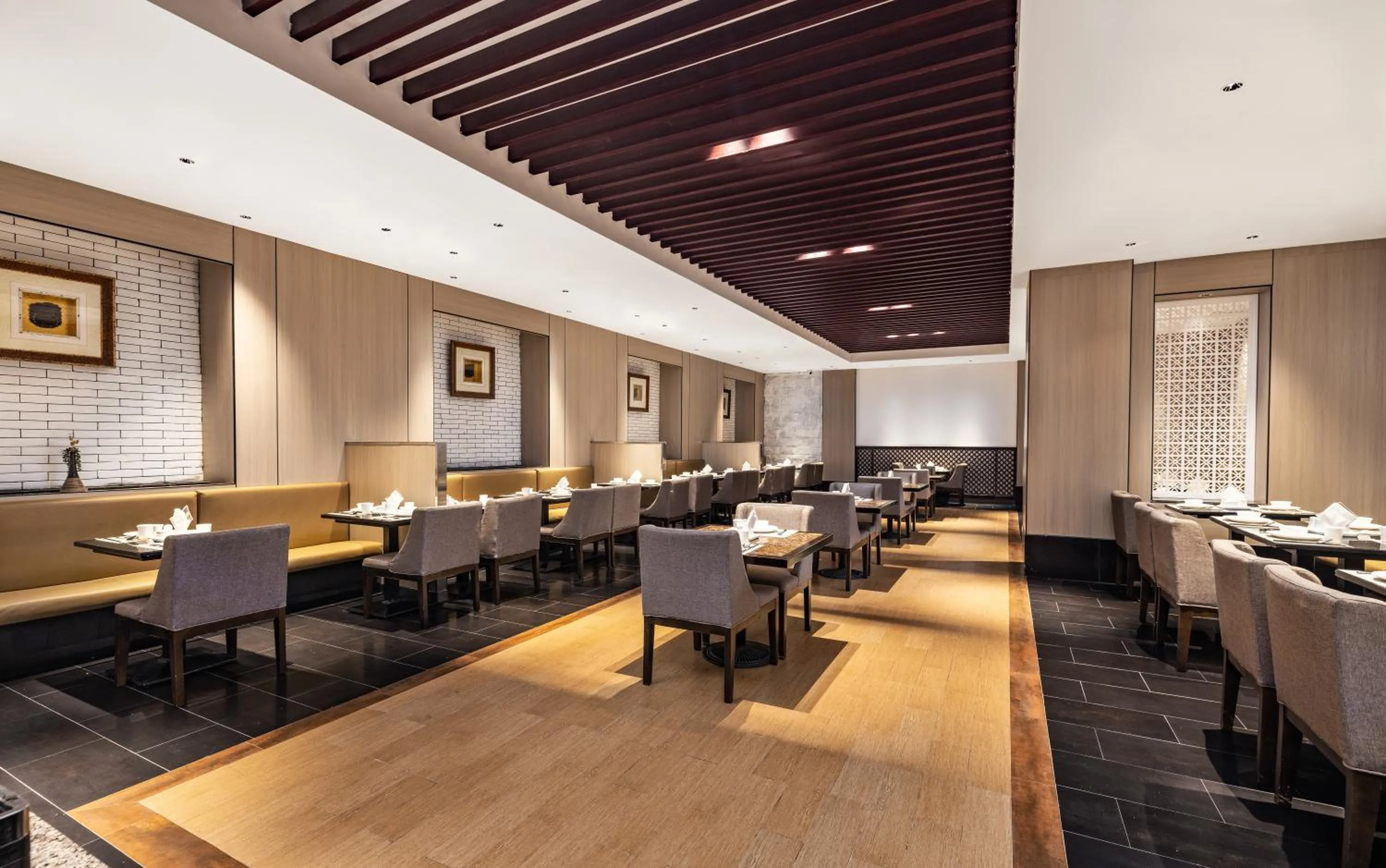 Restaurant/places to eat in Bali Yating Hotel