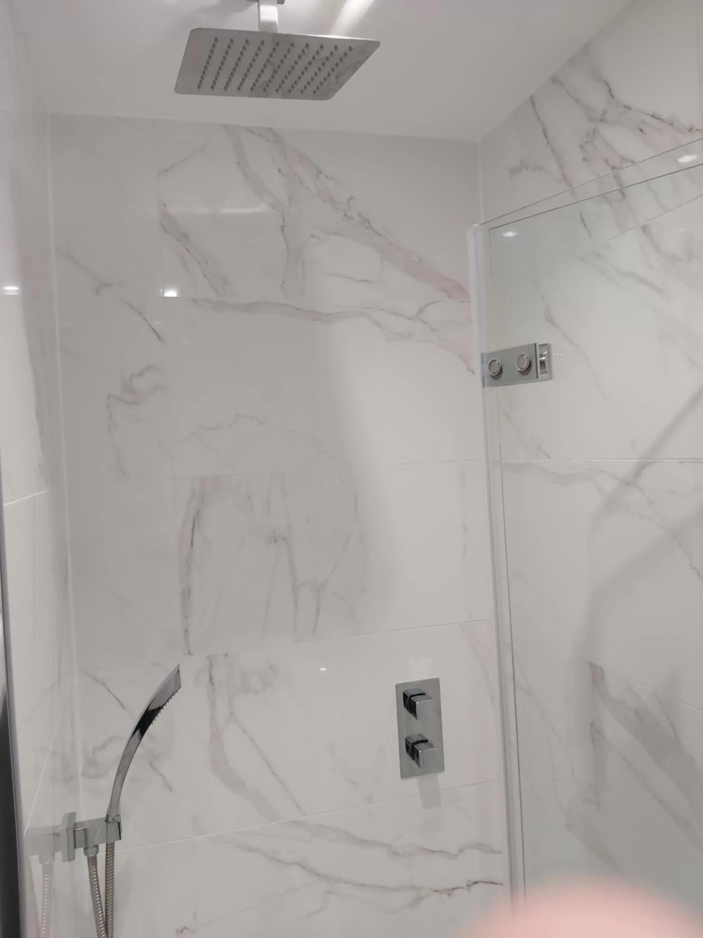 Shower, Bathroom in Dean Park Hotel