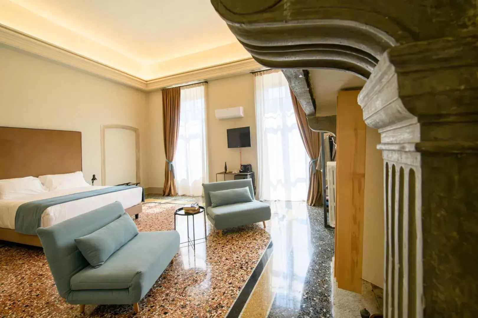 Bed, Seating Area in Palazzo Sertorio Suites