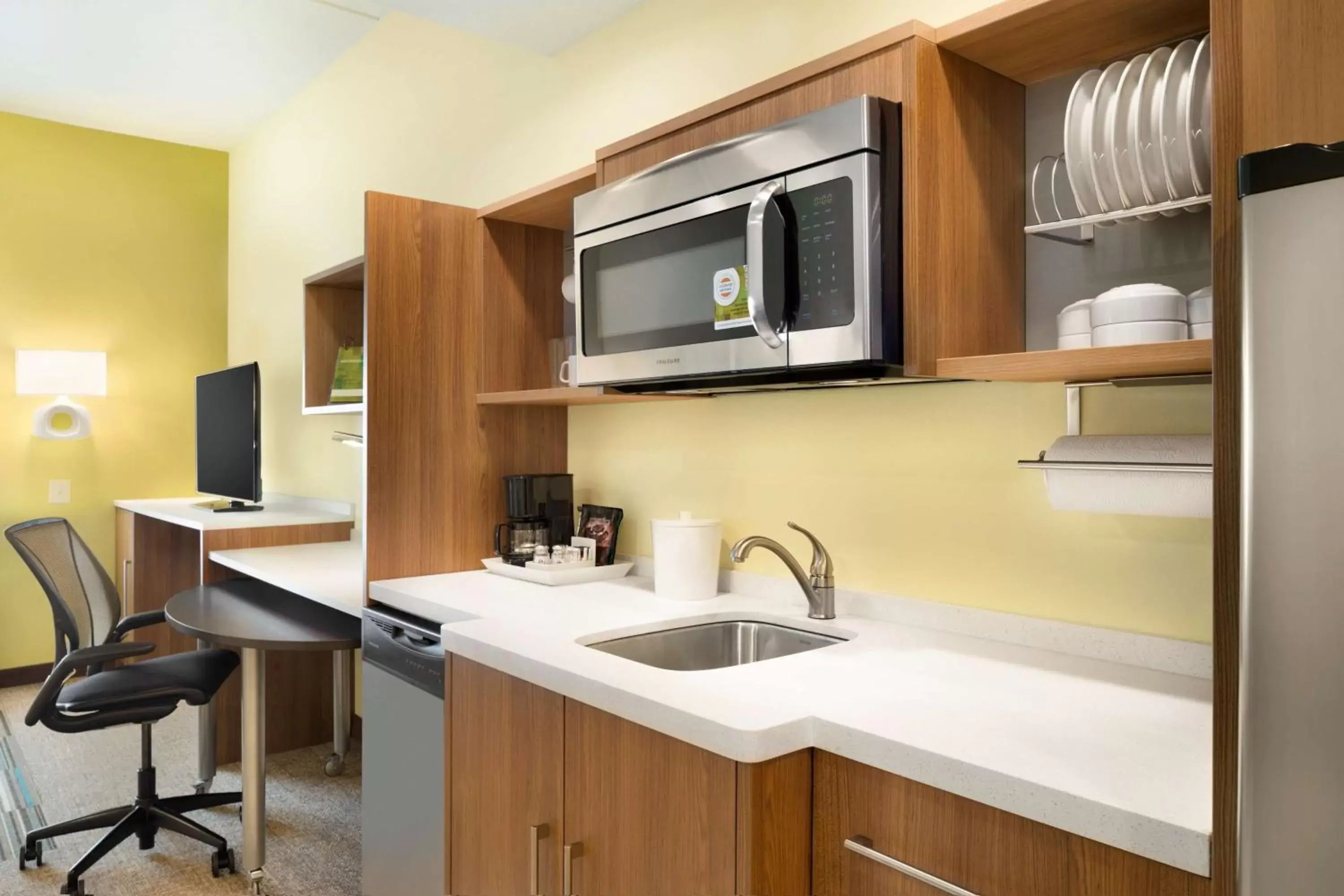 Kitchen or kitchenette, Kitchen/Kitchenette in Home2 Suites by Hilton Charlotte Airport