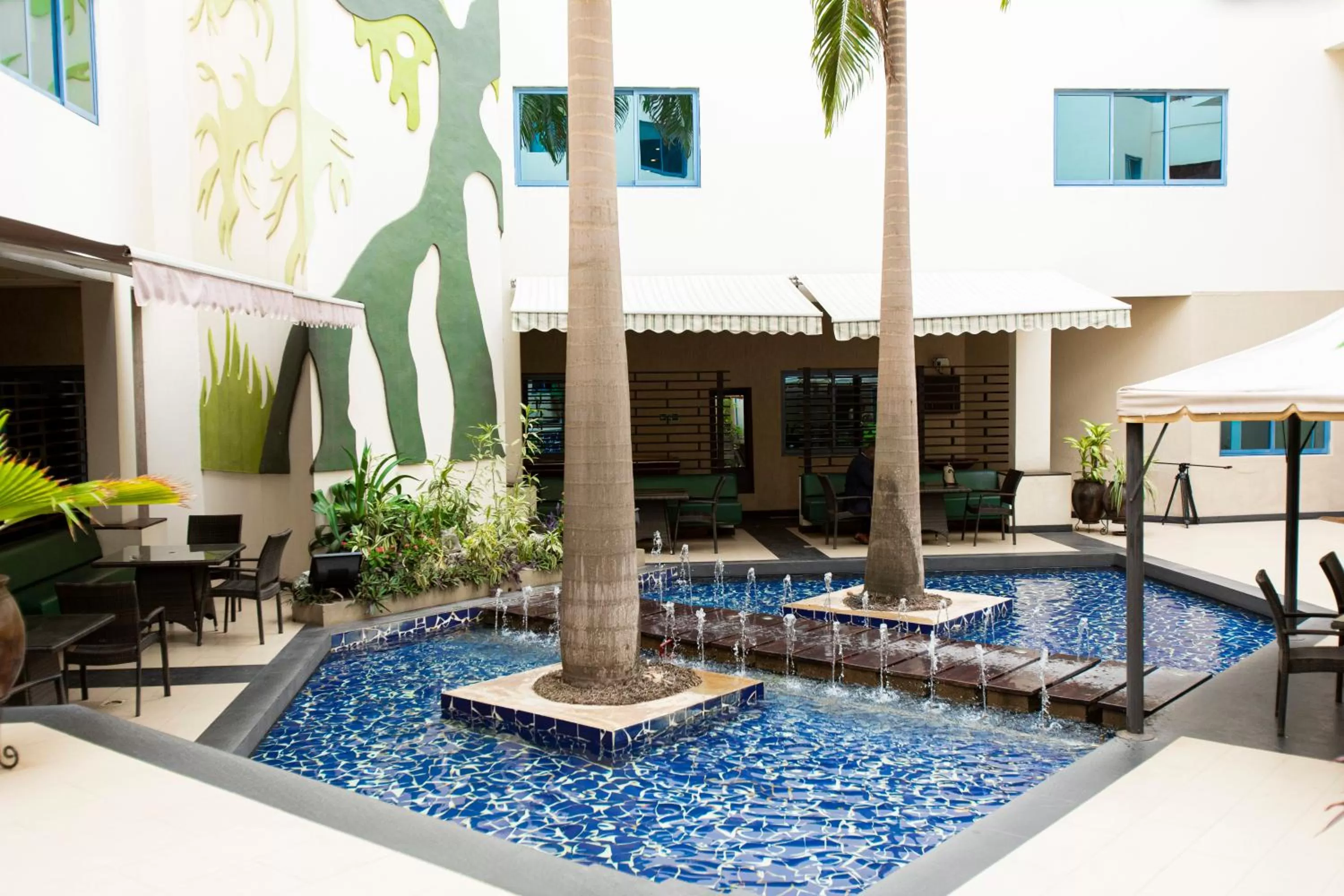 Restaurant/places to eat in Best Western Premier Accra Airport Hotel