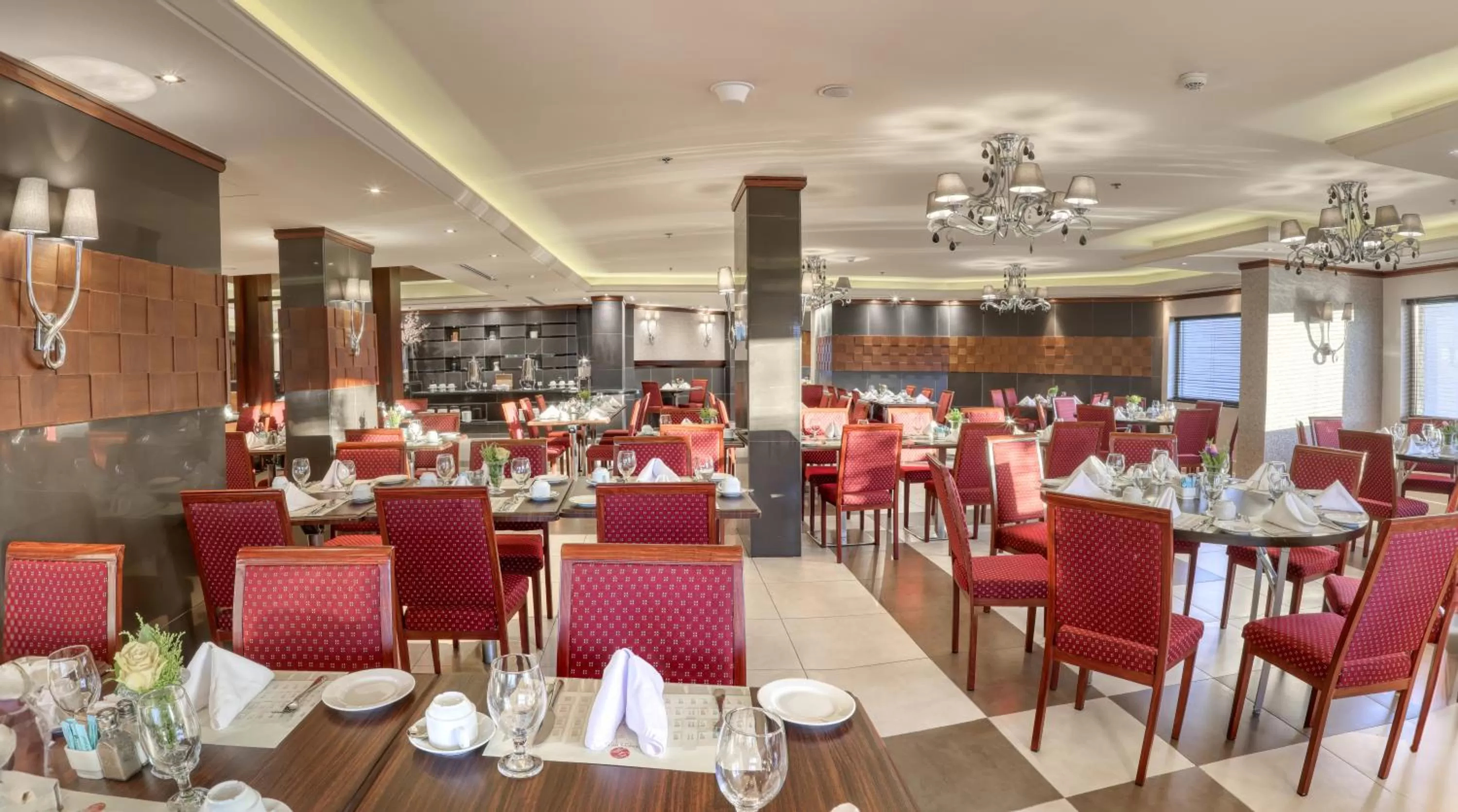 Restaurant/places to eat in Geneva Hotel