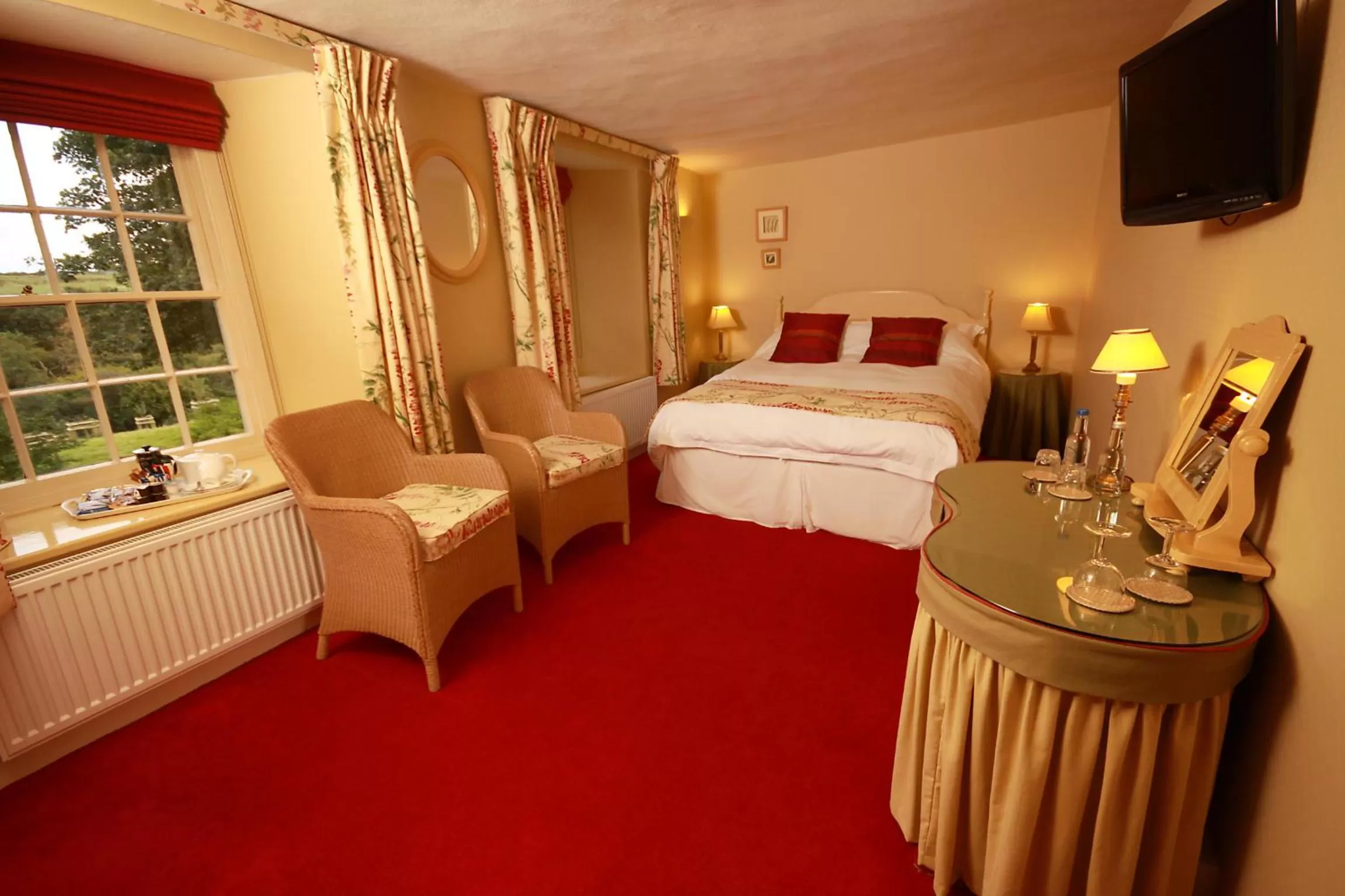 Photo of the whole room, Bed in Trenderway Farm