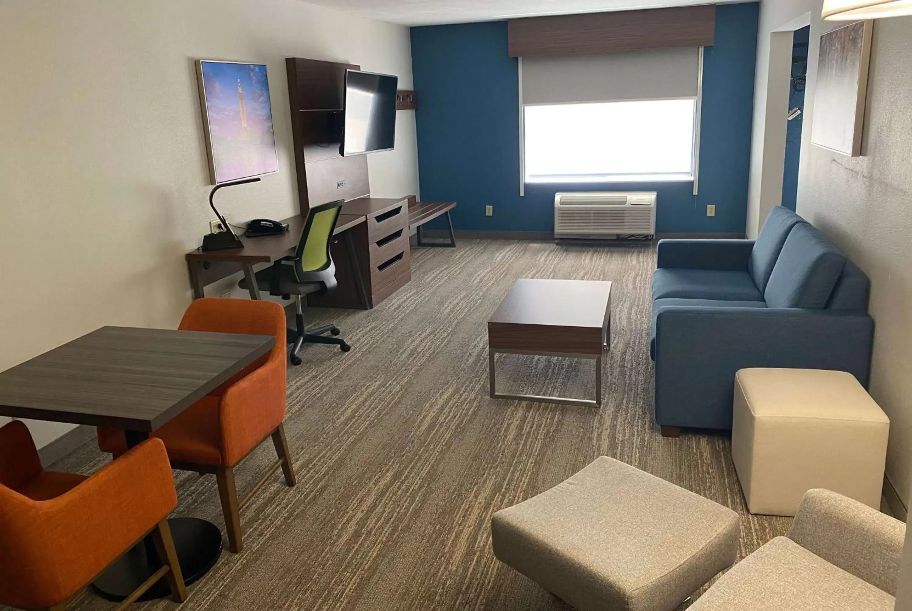 Photo of the whole room, Seating Area in Wingate by Wyndham Lafayette Airport