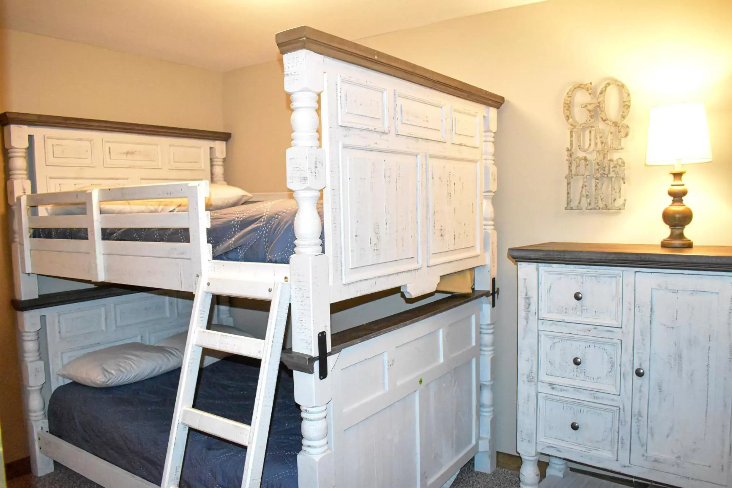 bunk bed in Table Rock Resorts at Indian Point