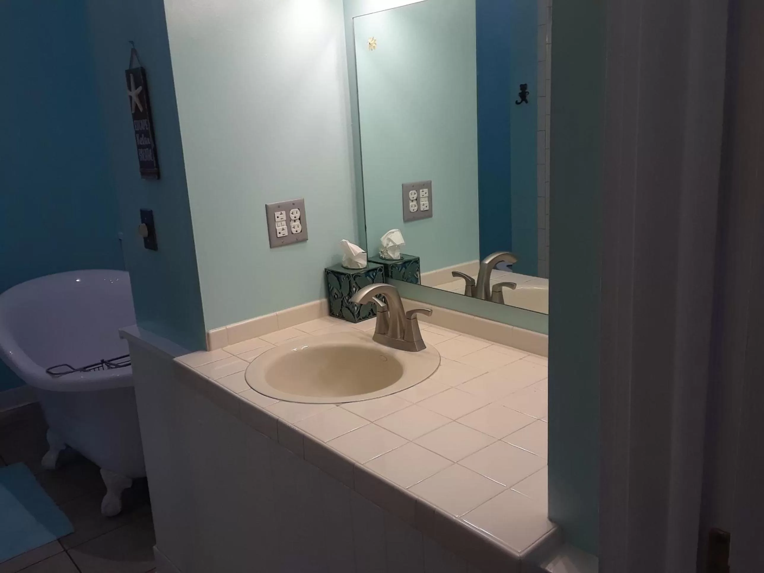 Bathroom in Betty Lous Garden