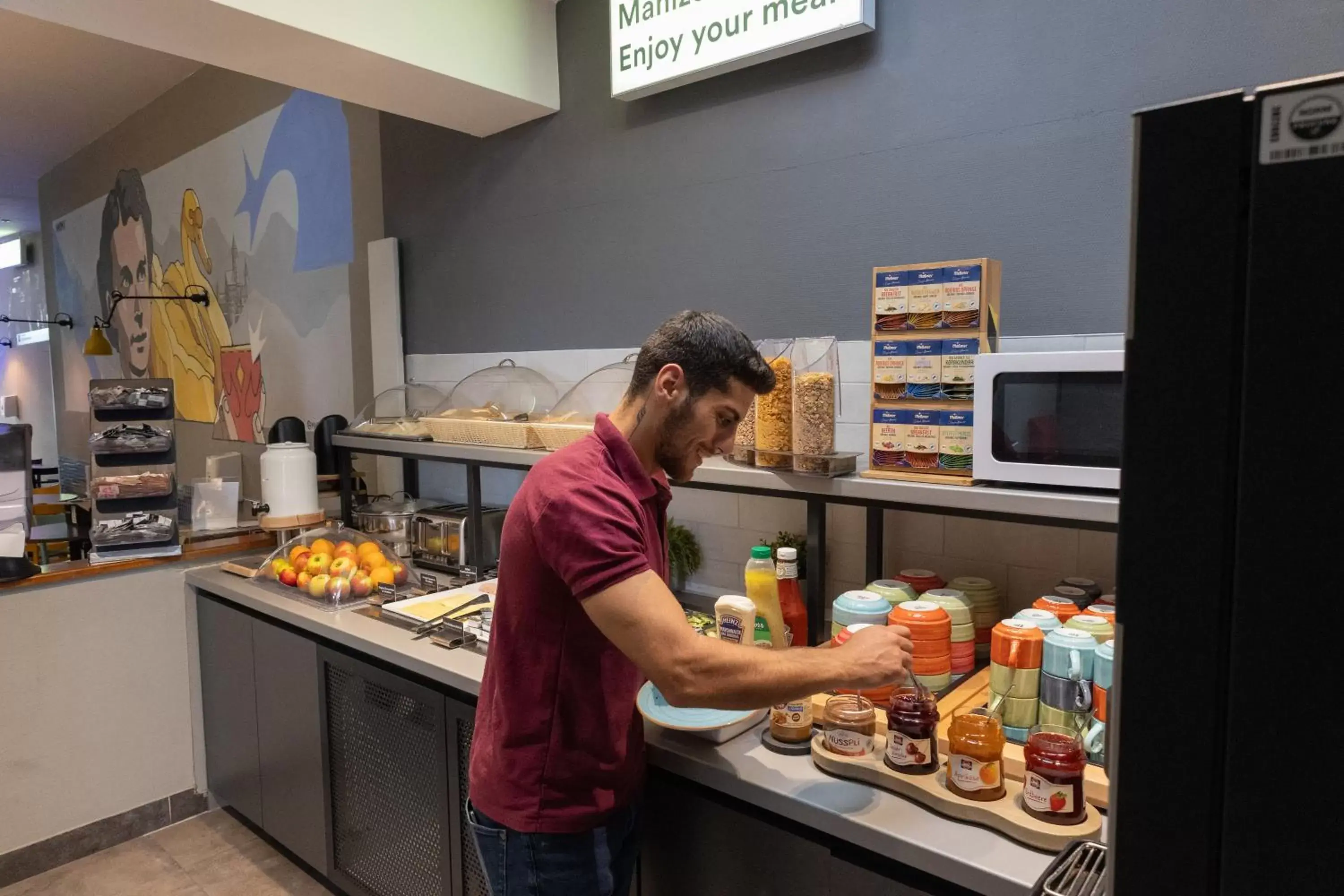 Buffet breakfast in a&o München Hauptbahnhof