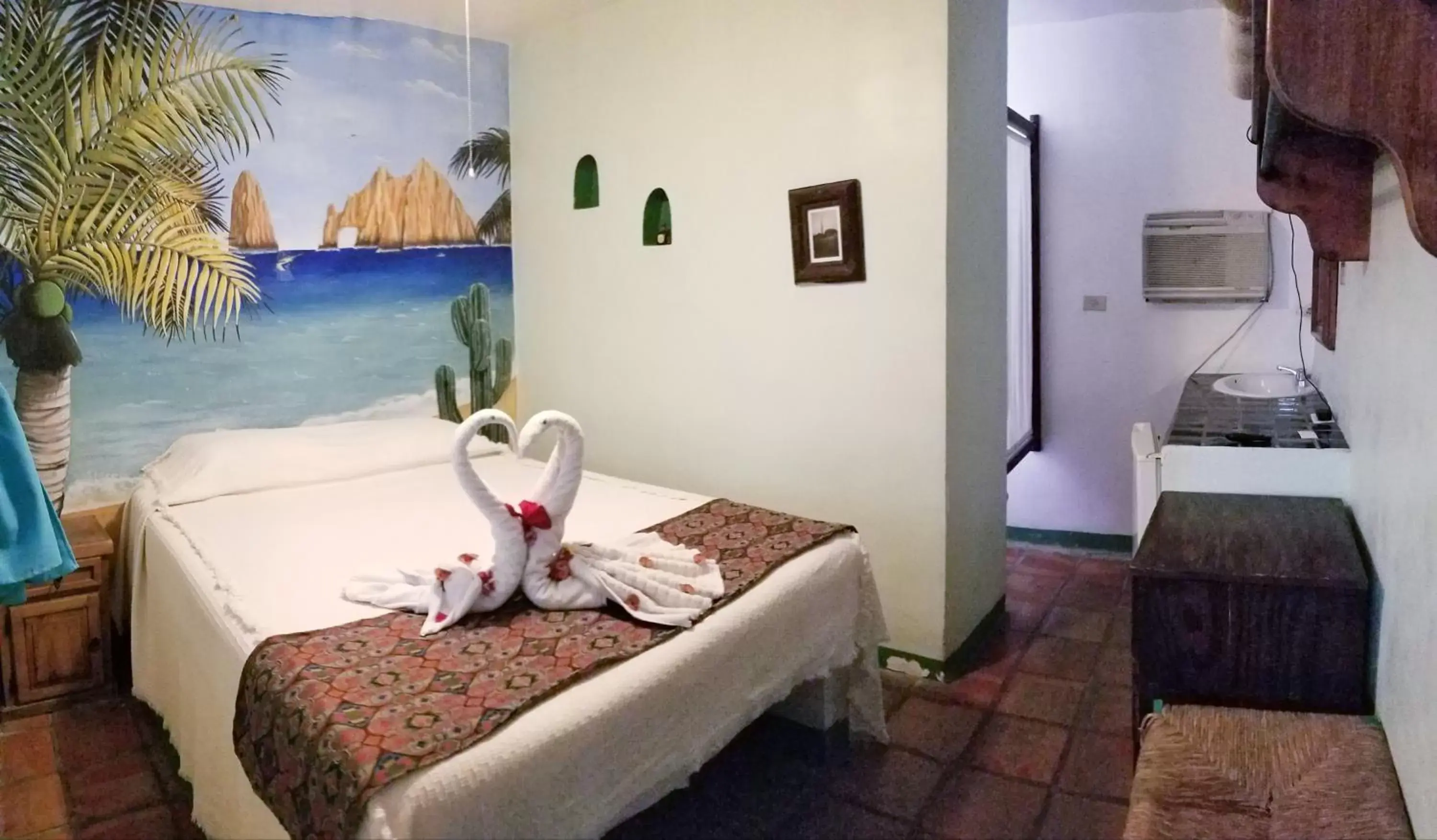 Photo of the whole room in Cabo Inn