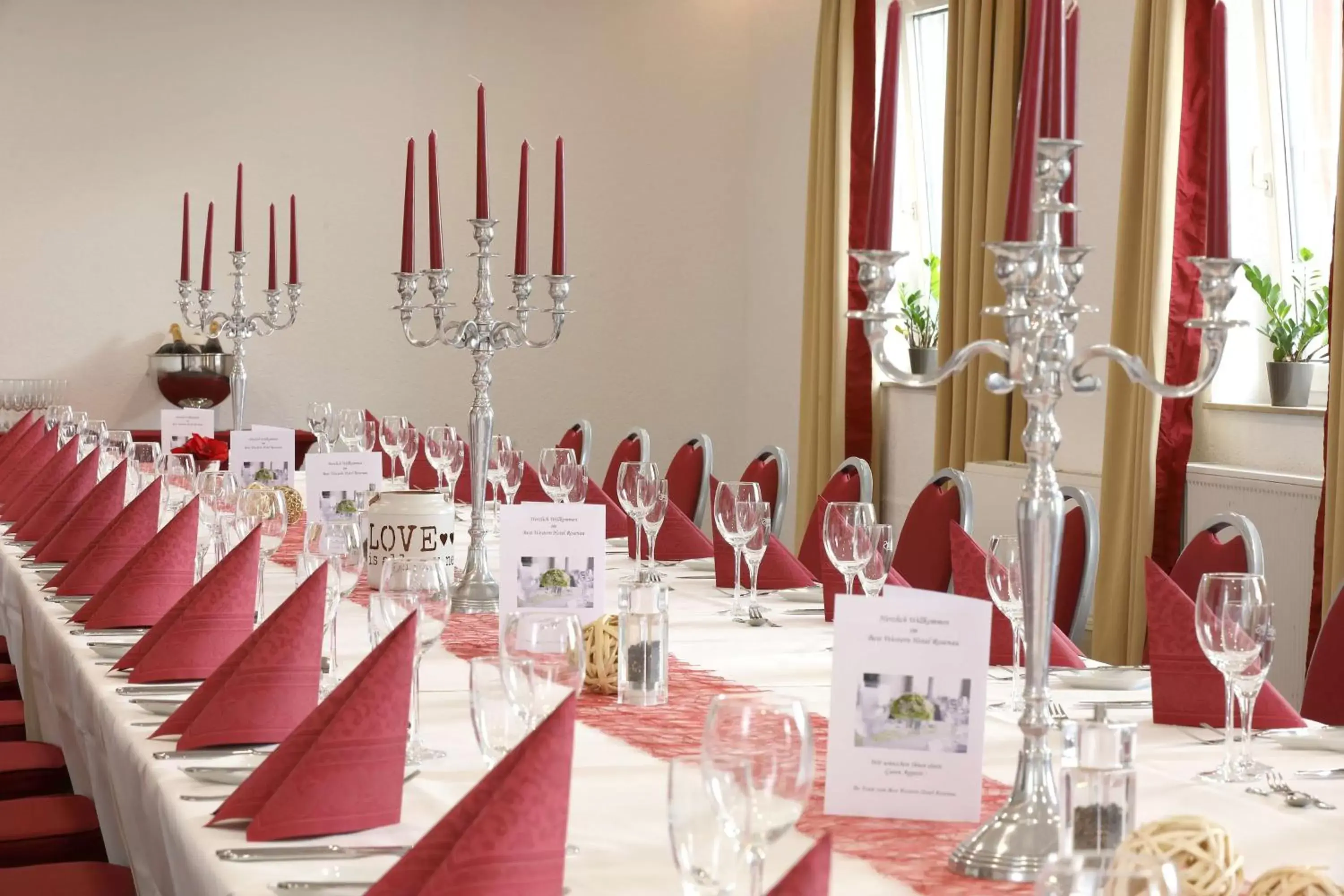 On site, Restaurant/Places to Eat in Best Western Hotel Rosenau