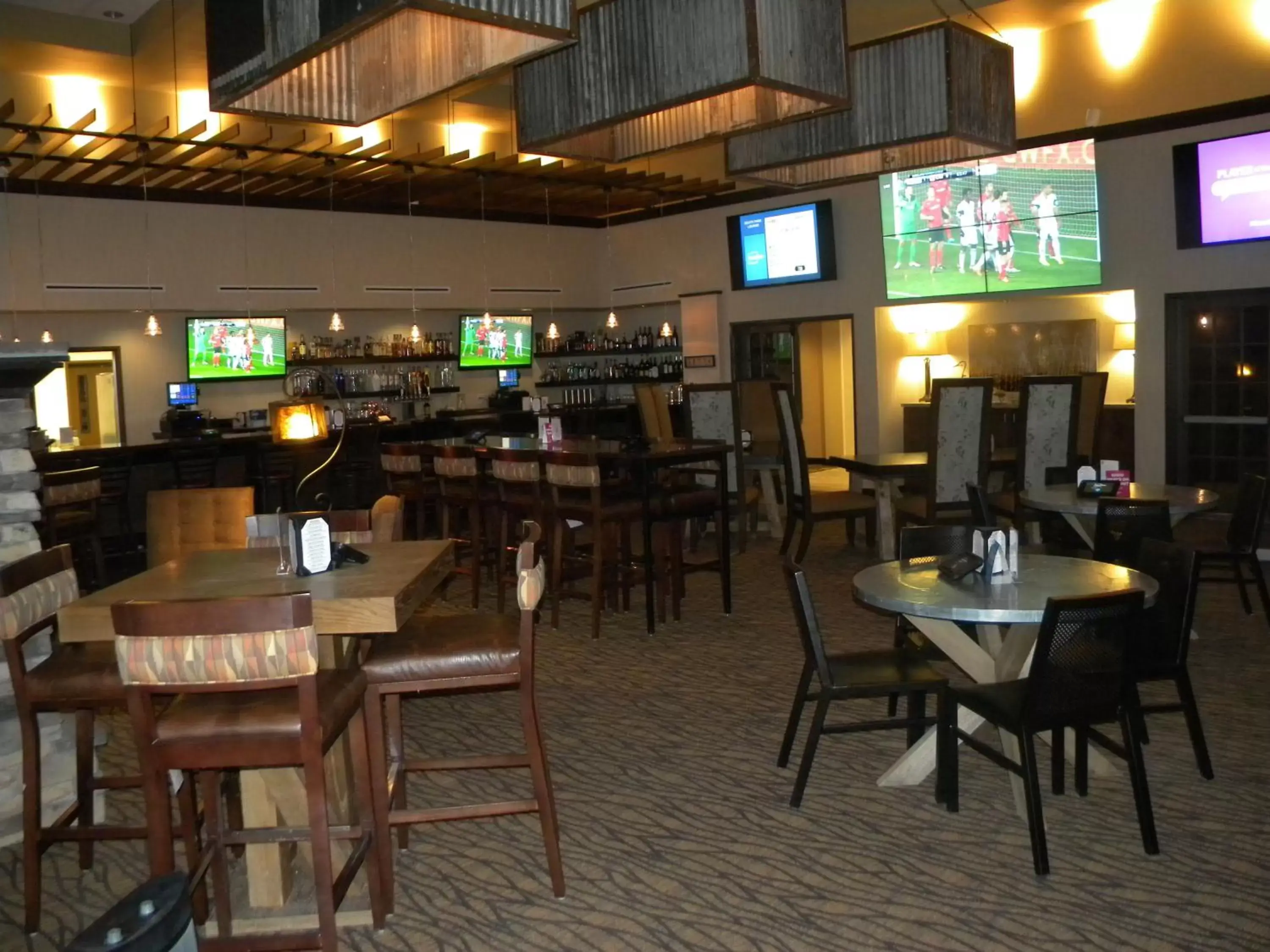 Lounge or bar, Restaurant/Places to Eat in Teddy's Residential Suites Watford City