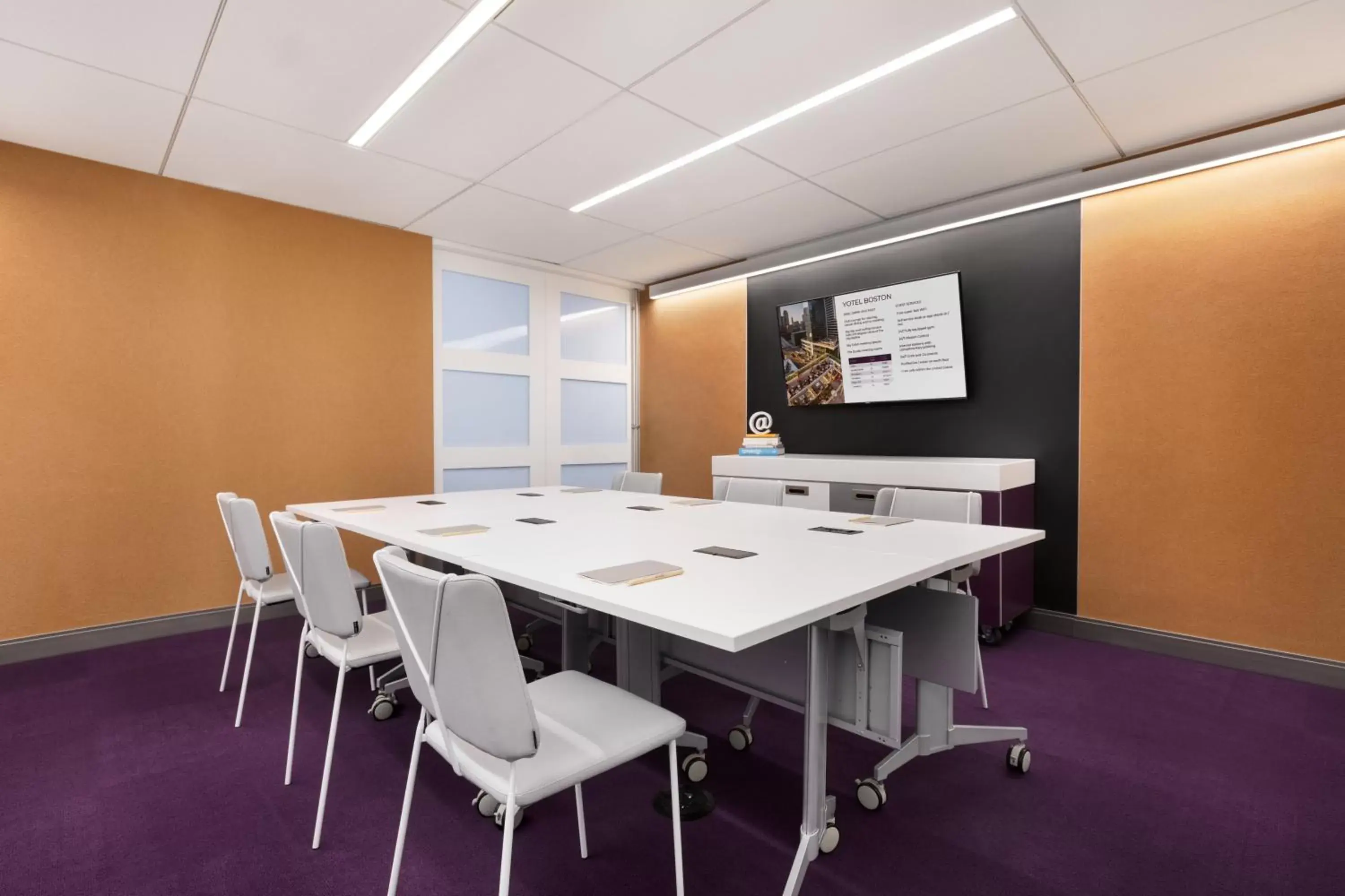 Business facilities in YOTEL Boston