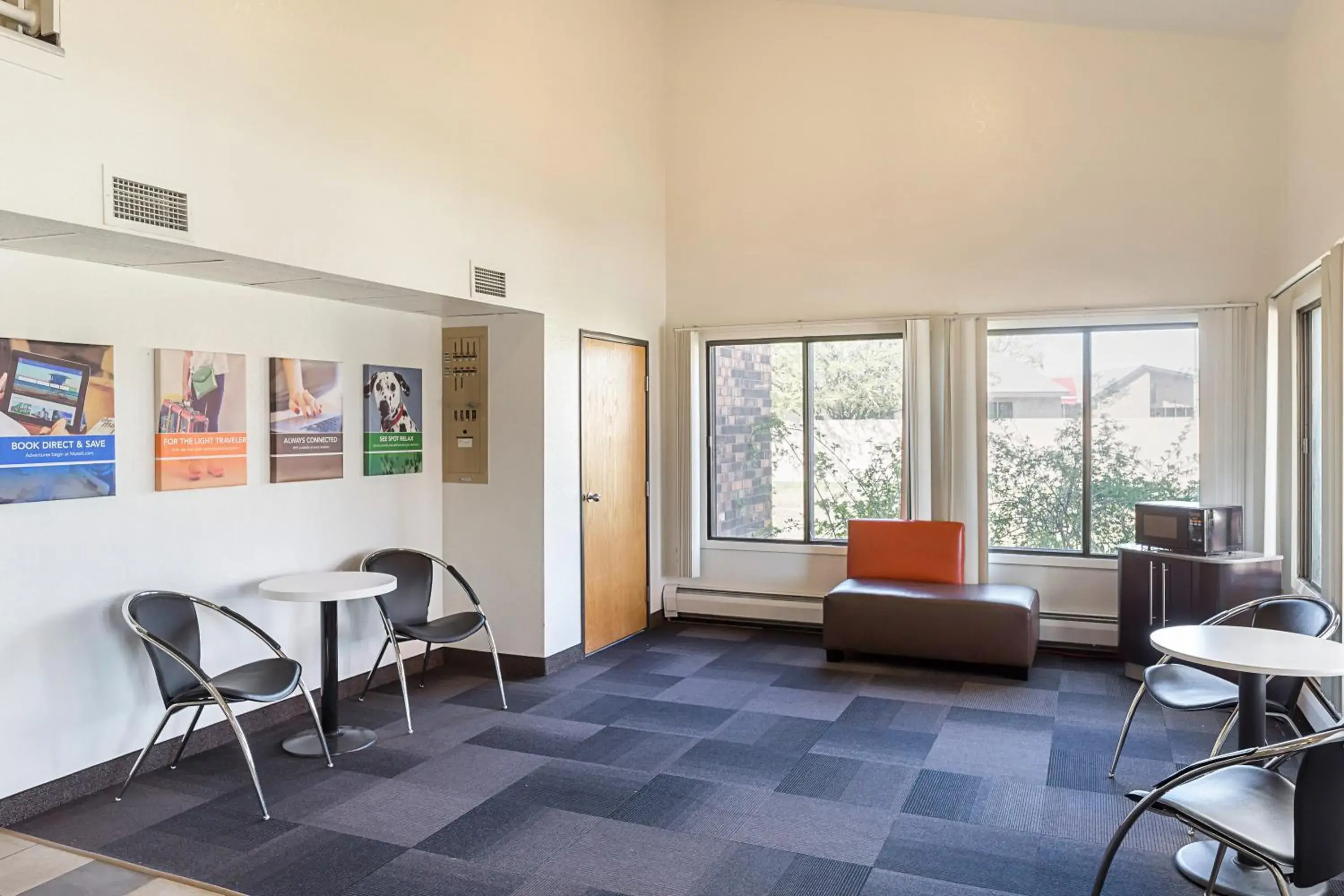 Day, Seating Area in Motel 6-Spokane, WA - East