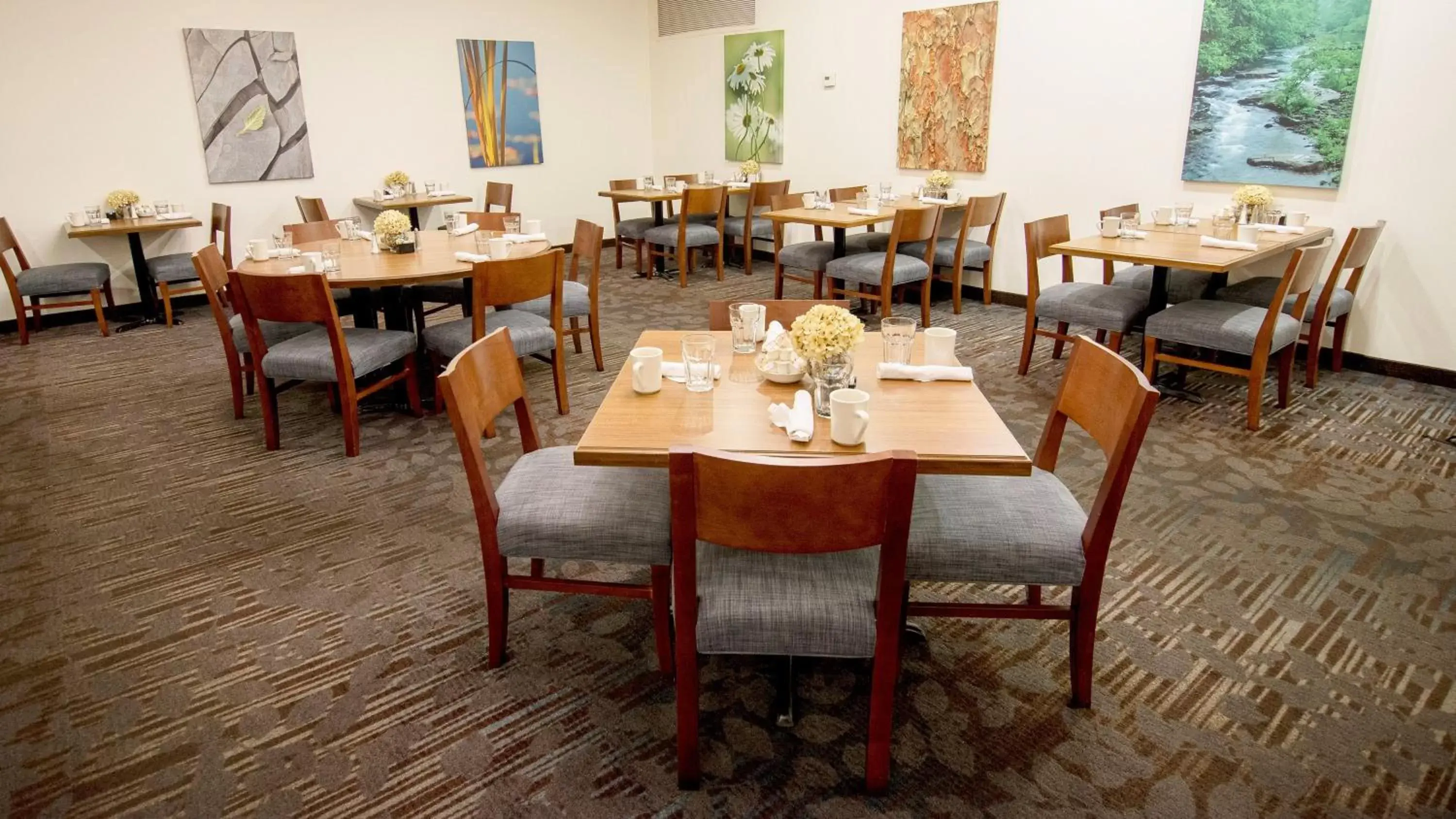 Restaurant/places to eat in Clarion Inn Elmira-Horseheads Restaurant/places to eat in Clarion Inn Elmira-Horseheads