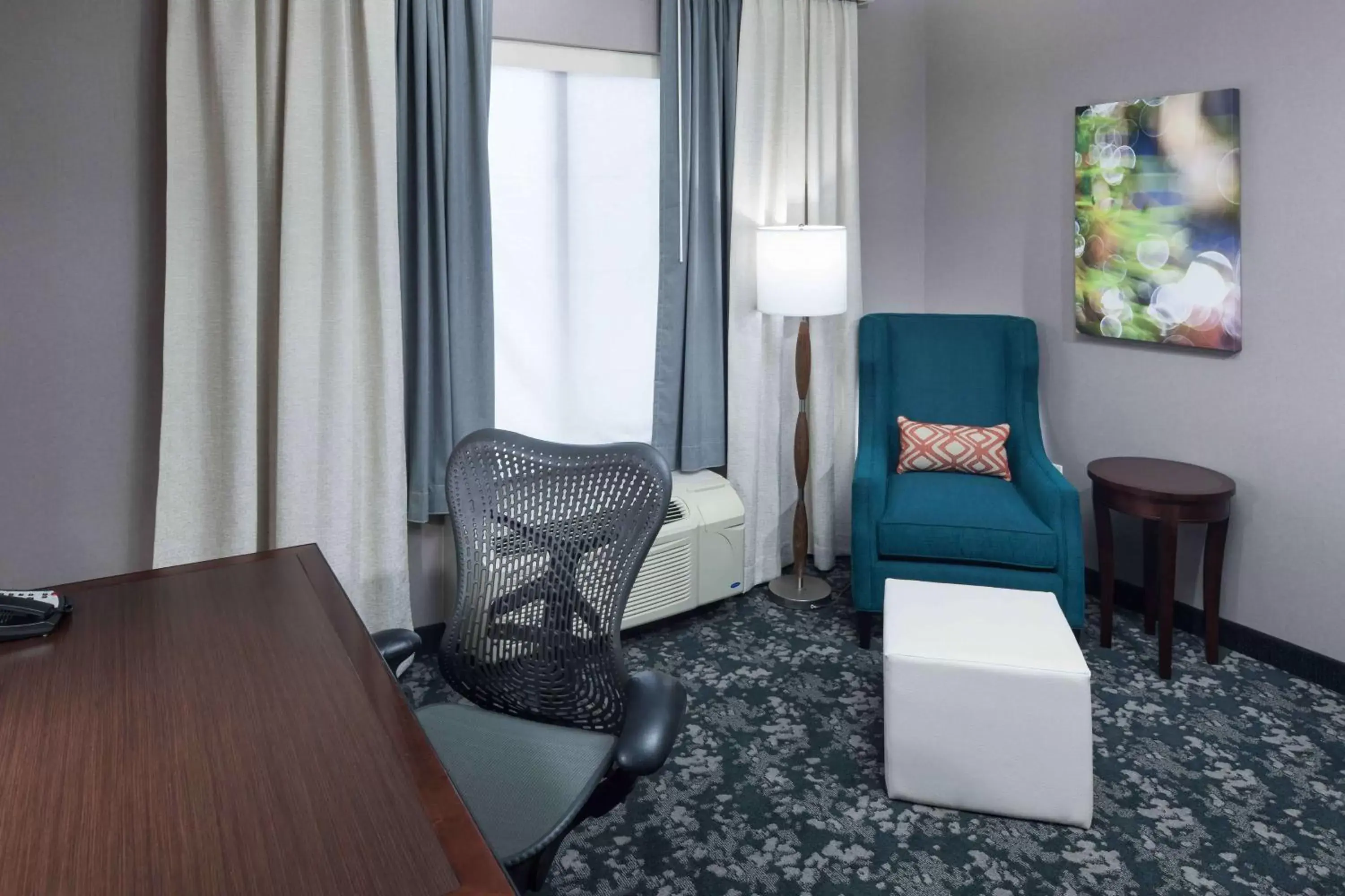 Bedroom, Seating Area in Hilton Garden Inn Detroit/Novi