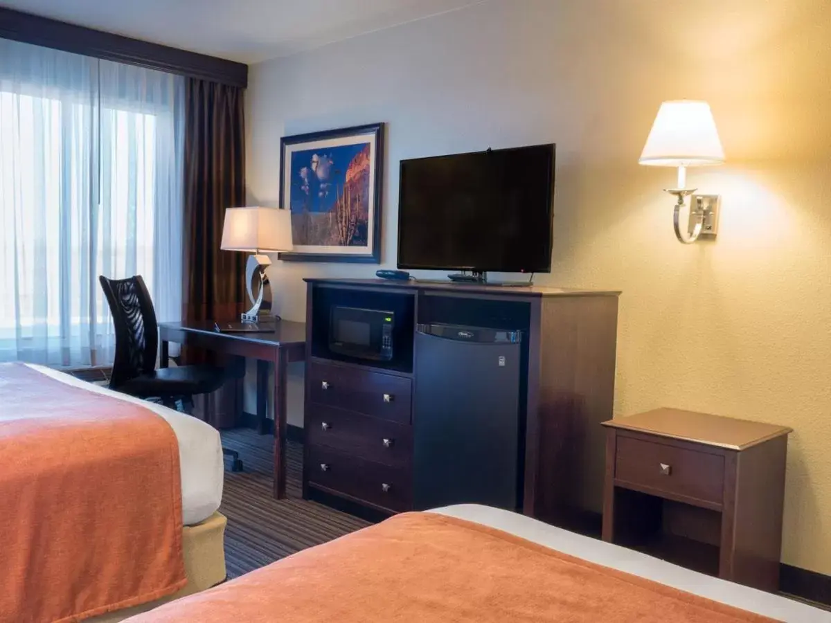 TV and multimedia, TV/Entertainment Center in Best Western Plus Winslow Inn