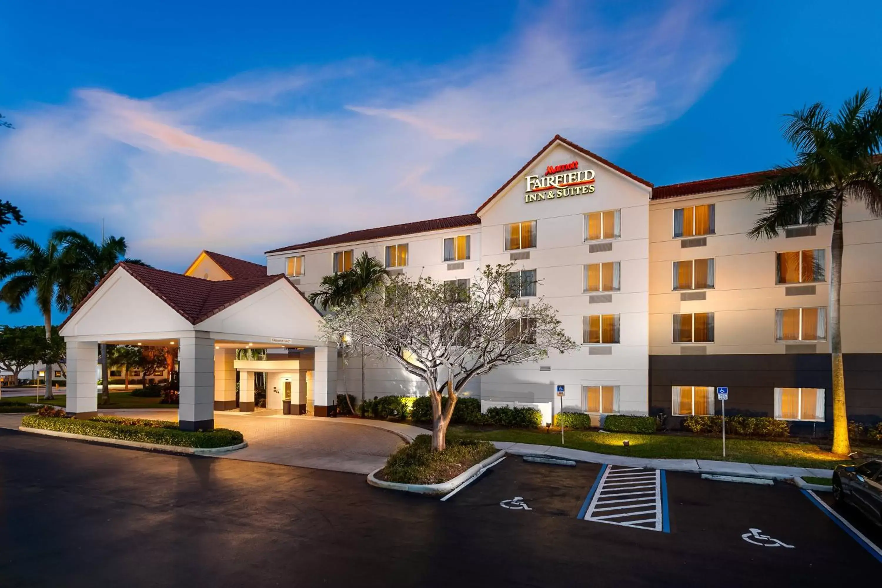 Property Building in Fairfield Inn & Suites Boca Raton