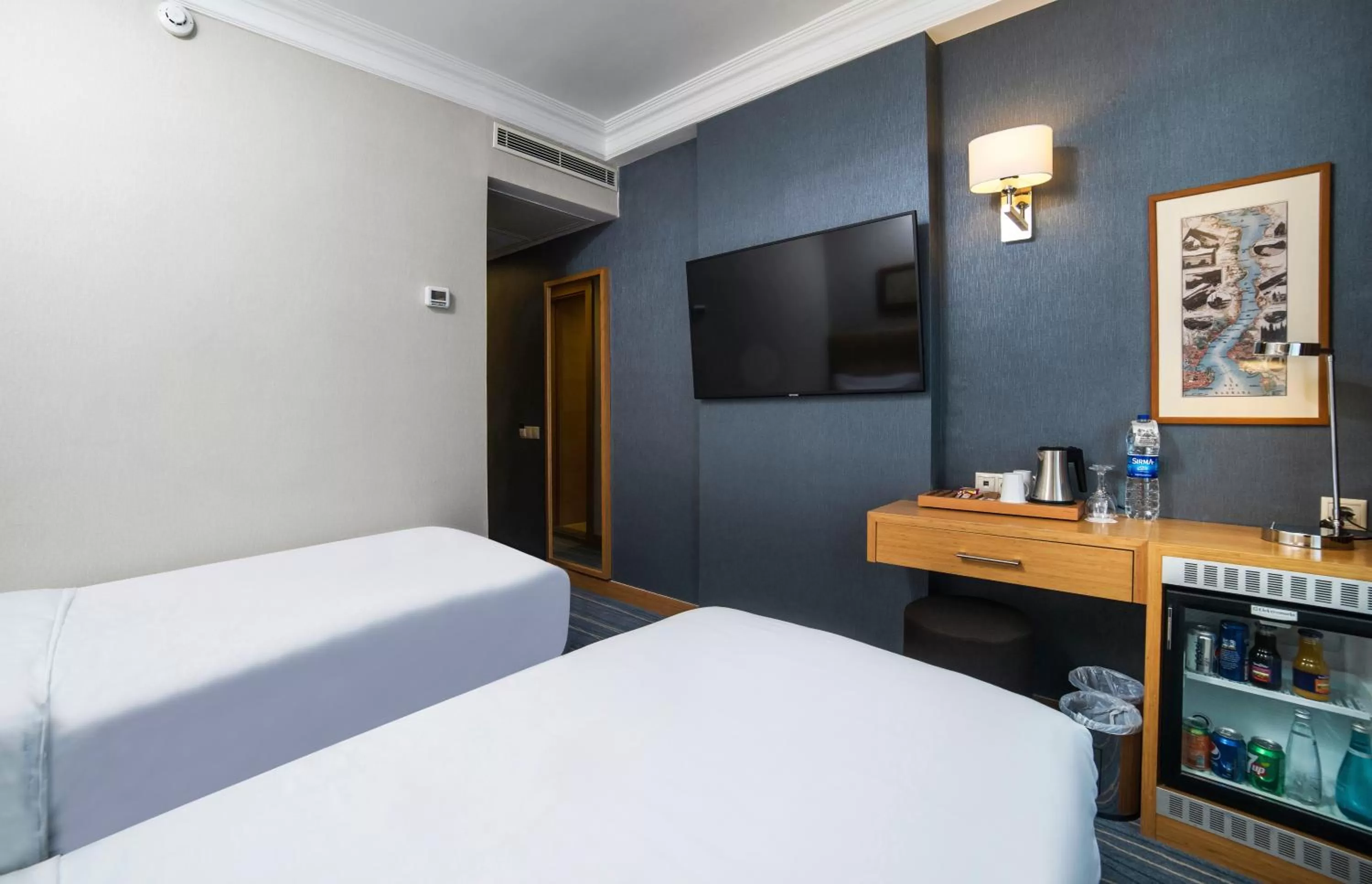 Communal lounge/ TV room, Bed in Radisson Hotel Istanbul Sultanahmet