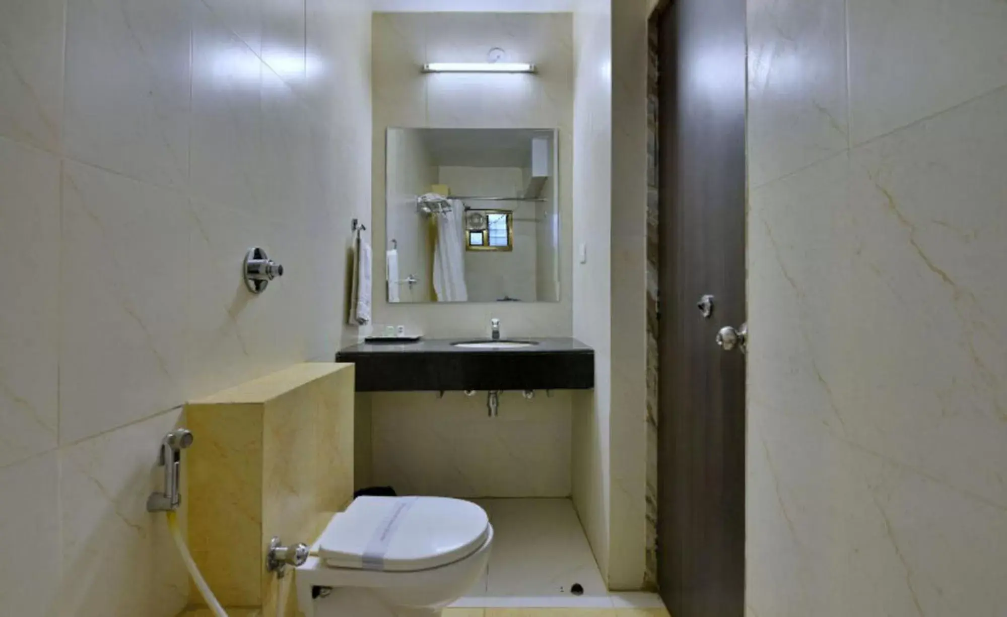 Bathroom in Hotel Samrat