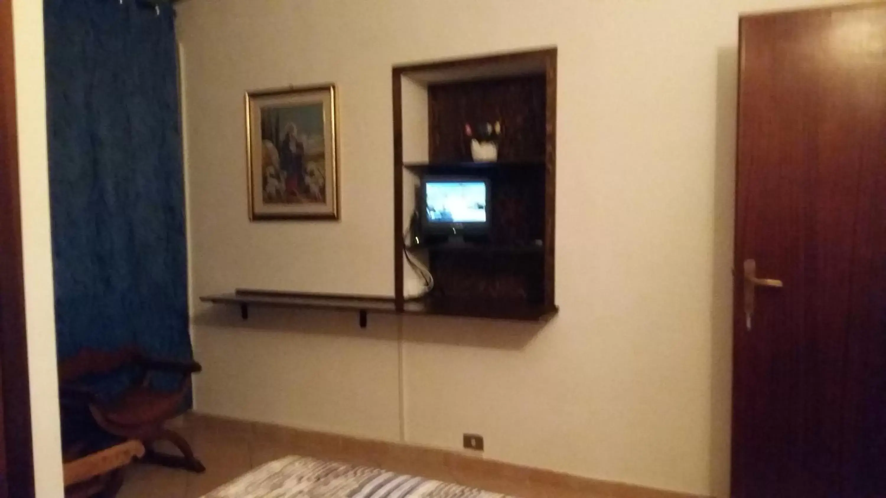 Photo of the whole room, TV/Entertainment Center in B&B La Vecchia Scuola