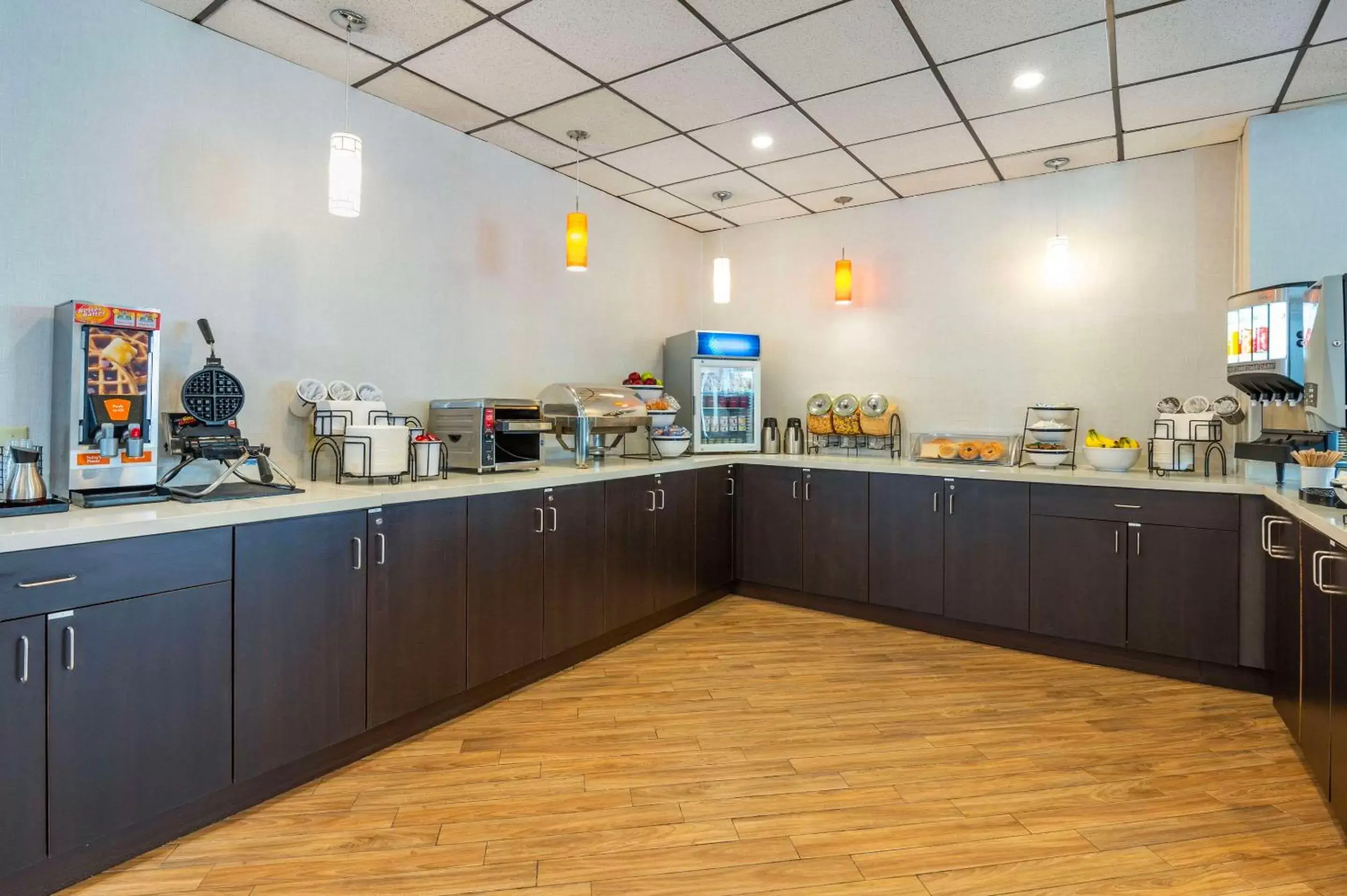 Breakfast, Restaurant/Places to Eat in Comfort Inn & Suites Barrie