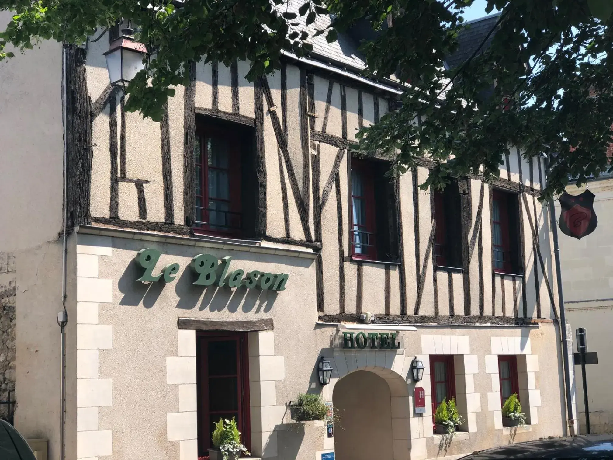 Property Building in Hôtel Le Blason