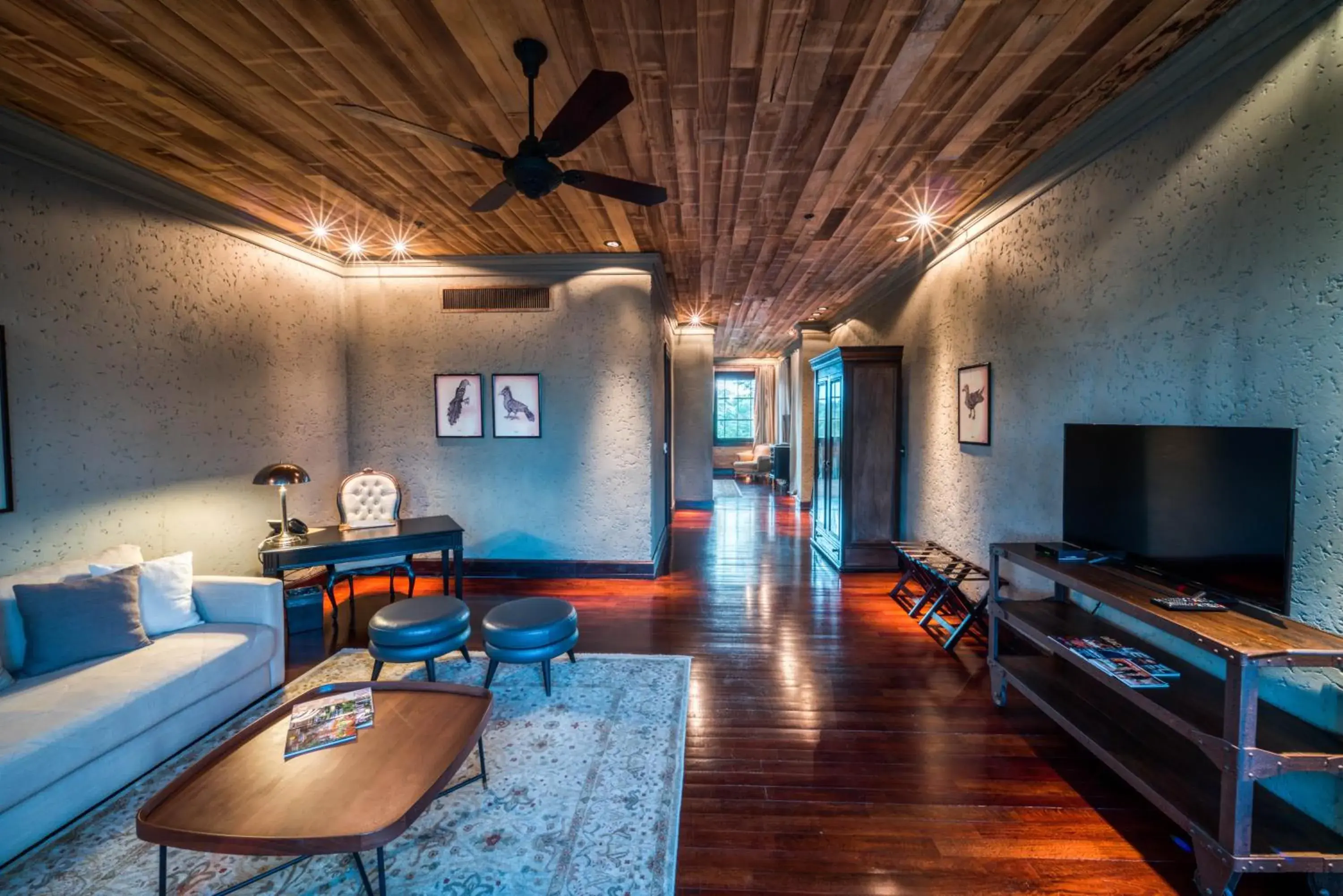 Photo of the whole room, Seating Area in Factoria Hotel