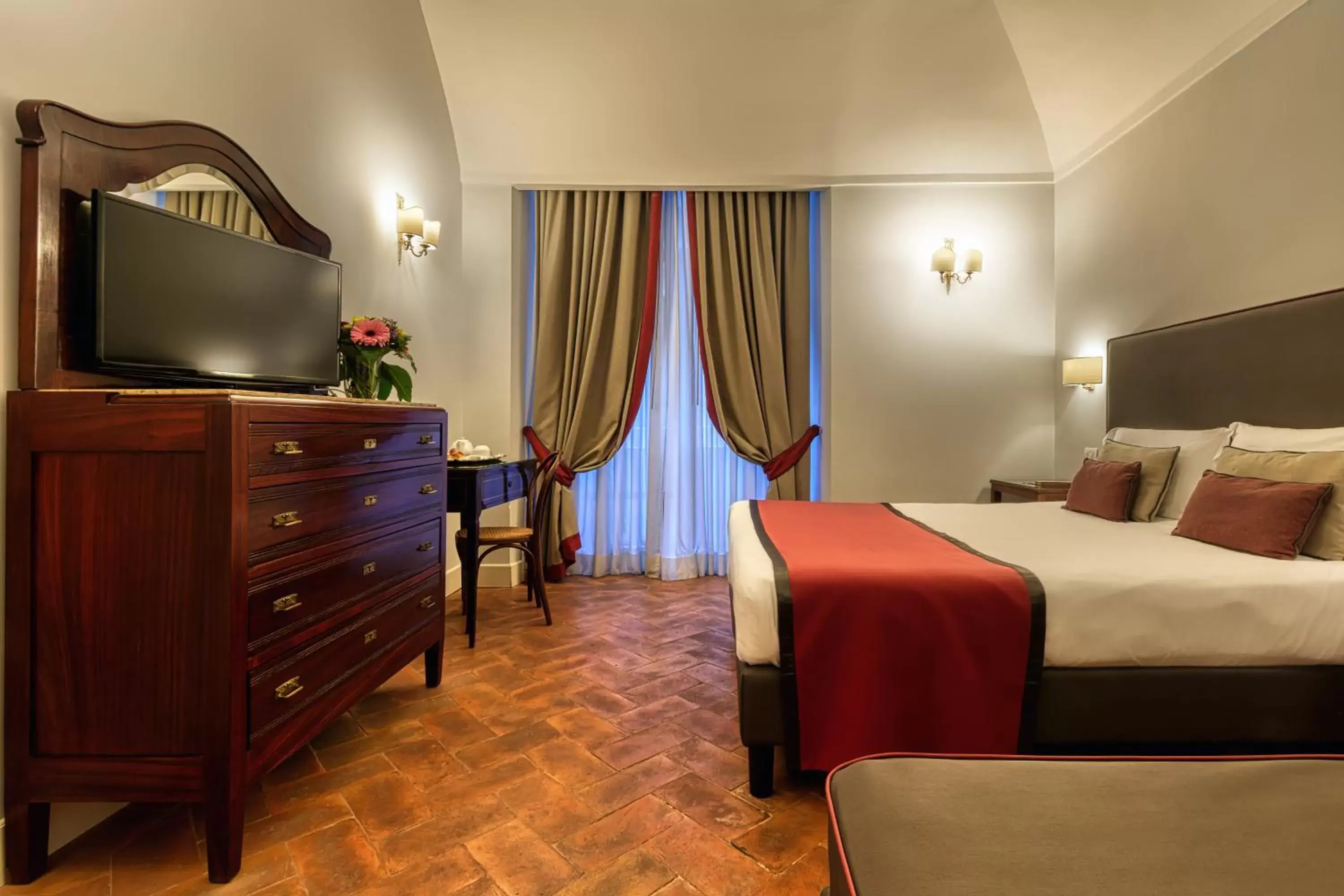 Photo of the whole room, Bed in Decumani Hotel De Charme