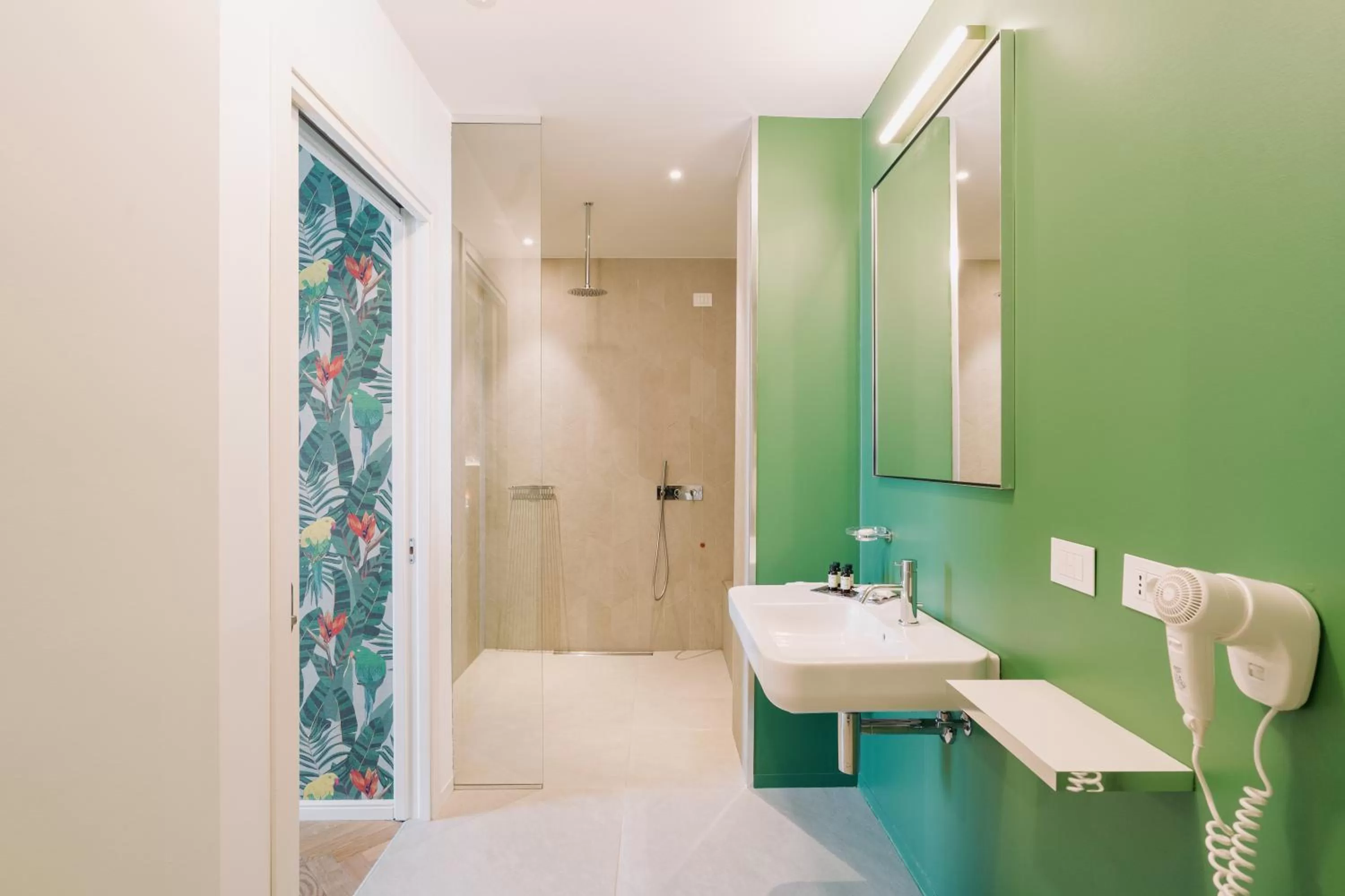 Shower in Collini Rooms, WorldHotels Crafted