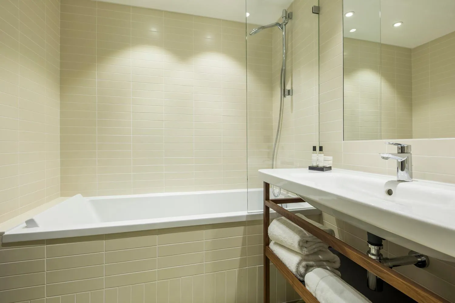 Bathroom in Hôtel Des Artistes