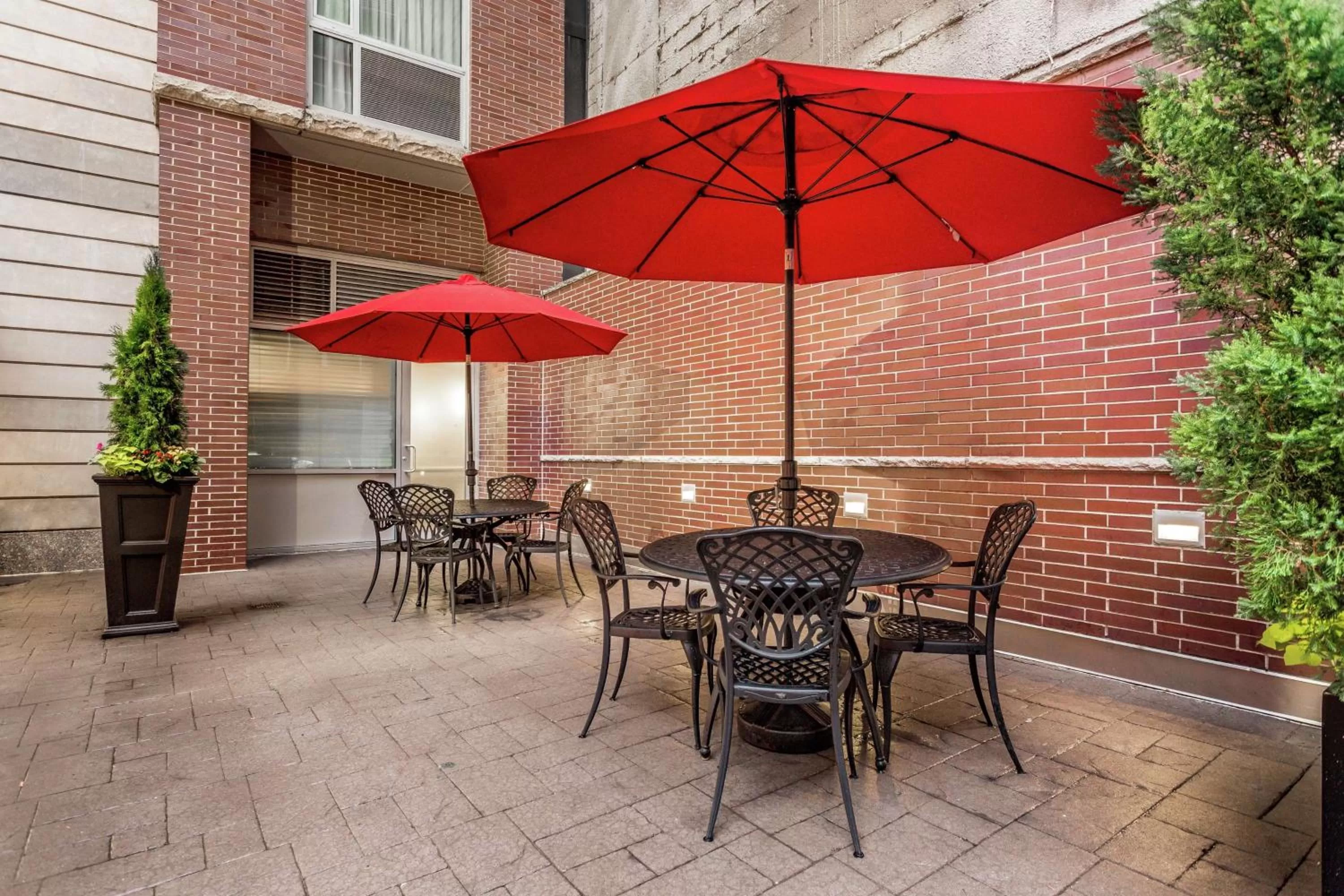 Patio in Hampton Inn Manhattan Grand Central