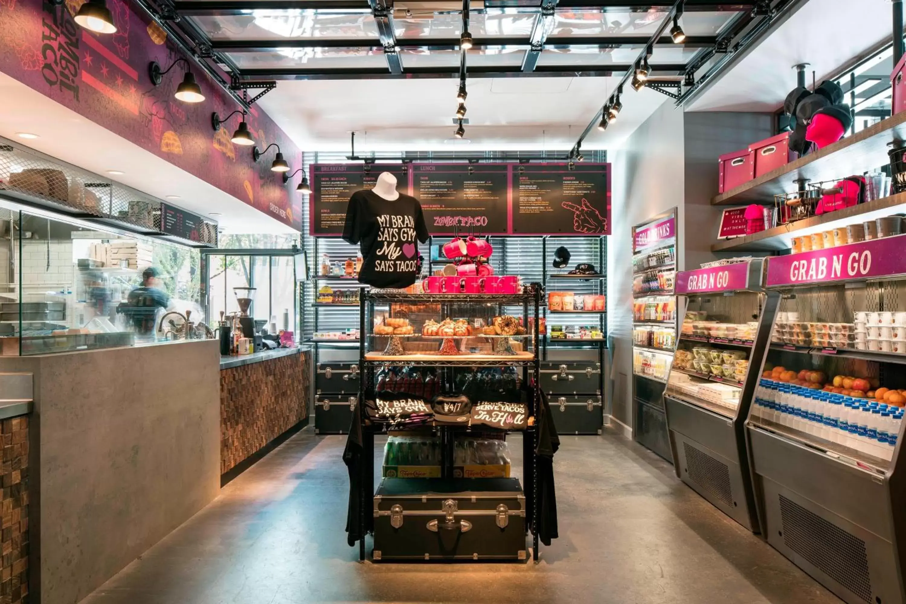 Restaurant/places to eat, Supermarket/Shops in Moxy Chicago Downtown